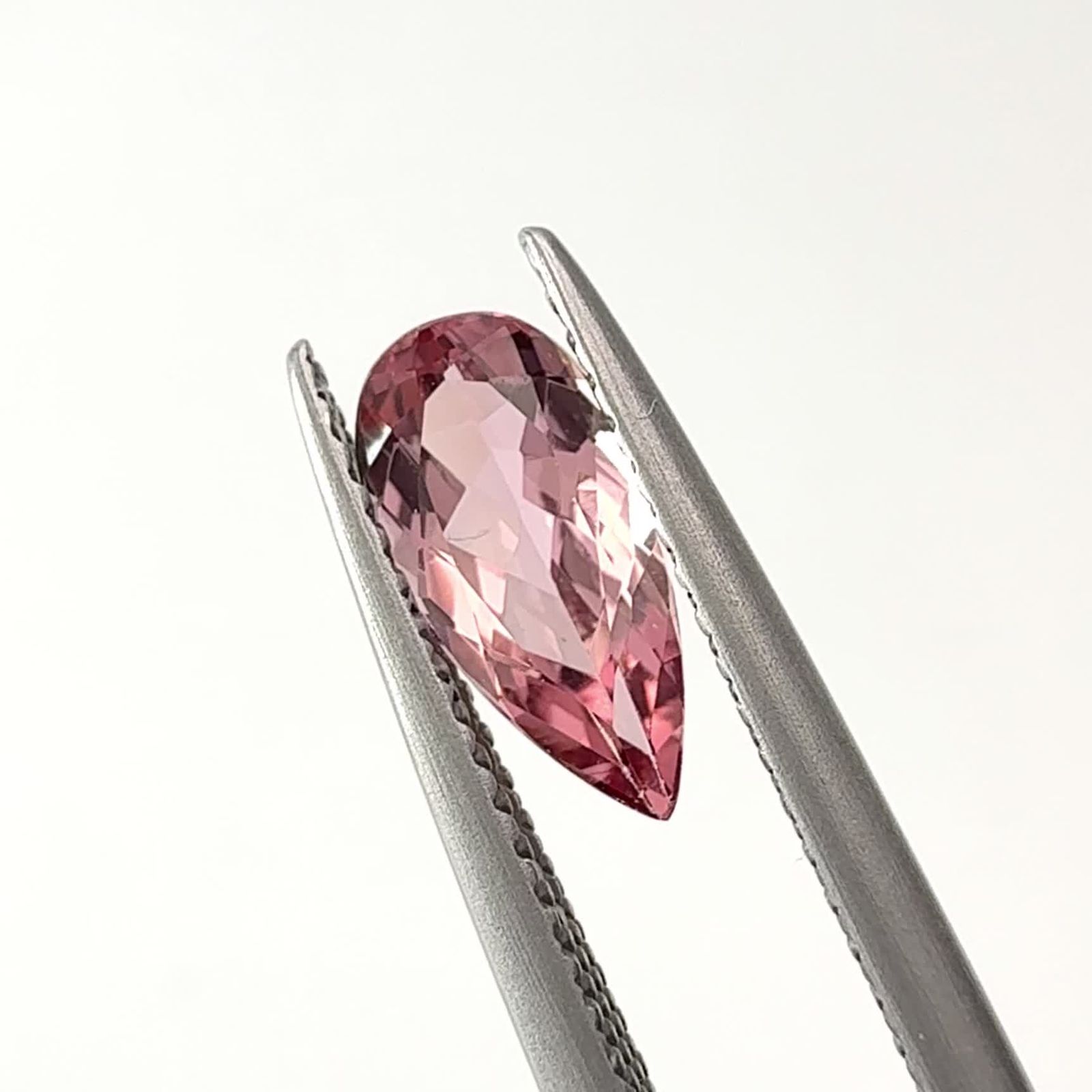 インペリアルトパーズとは｜皇帝の名を冠する宝石の物語 | TOP STONE