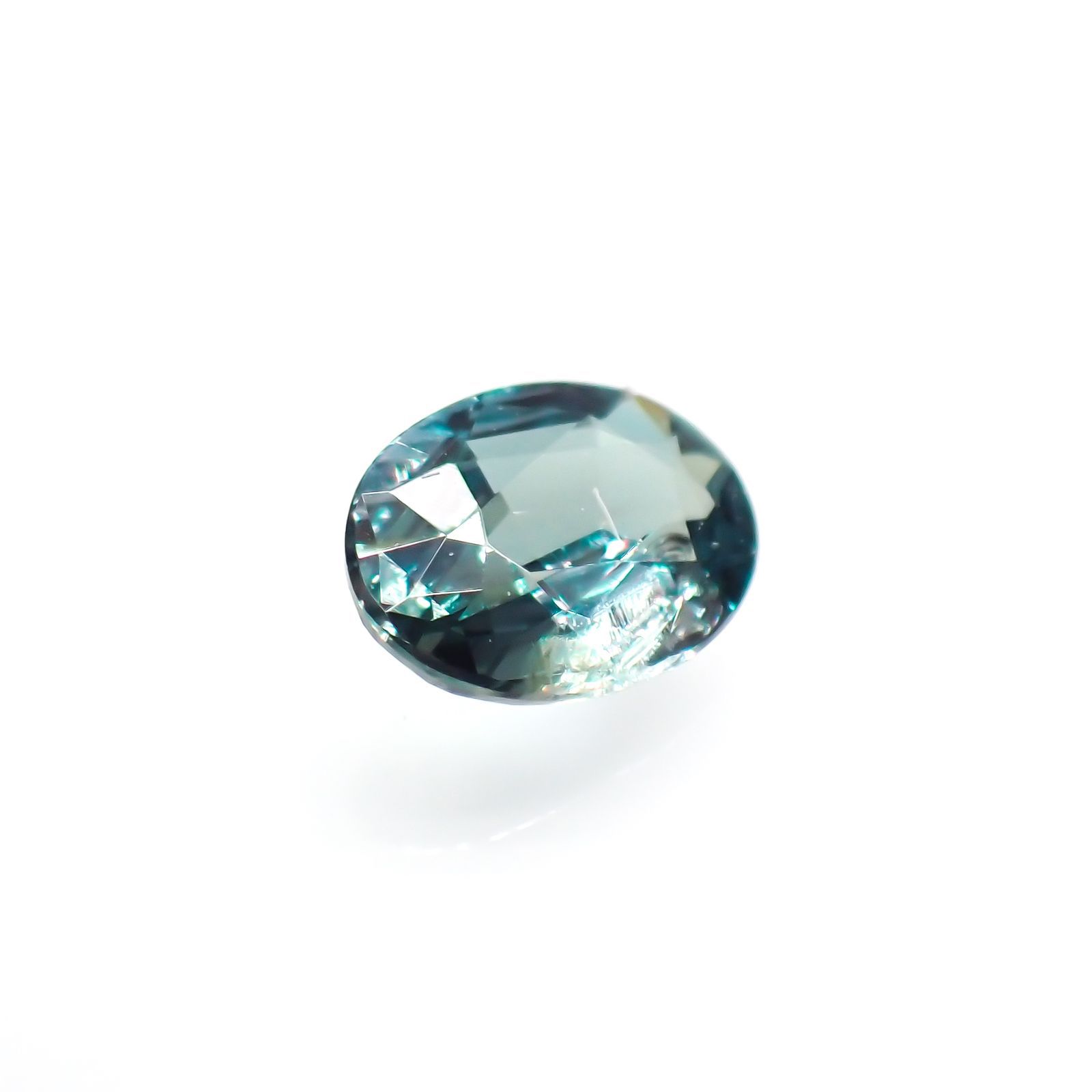 アレキサンドライト(宝石名アレキサンドライト)ブラジル産/EmeraldMains社製 0.132ct ソ付(彩珠)[220113815]3.8x2.8mm前後