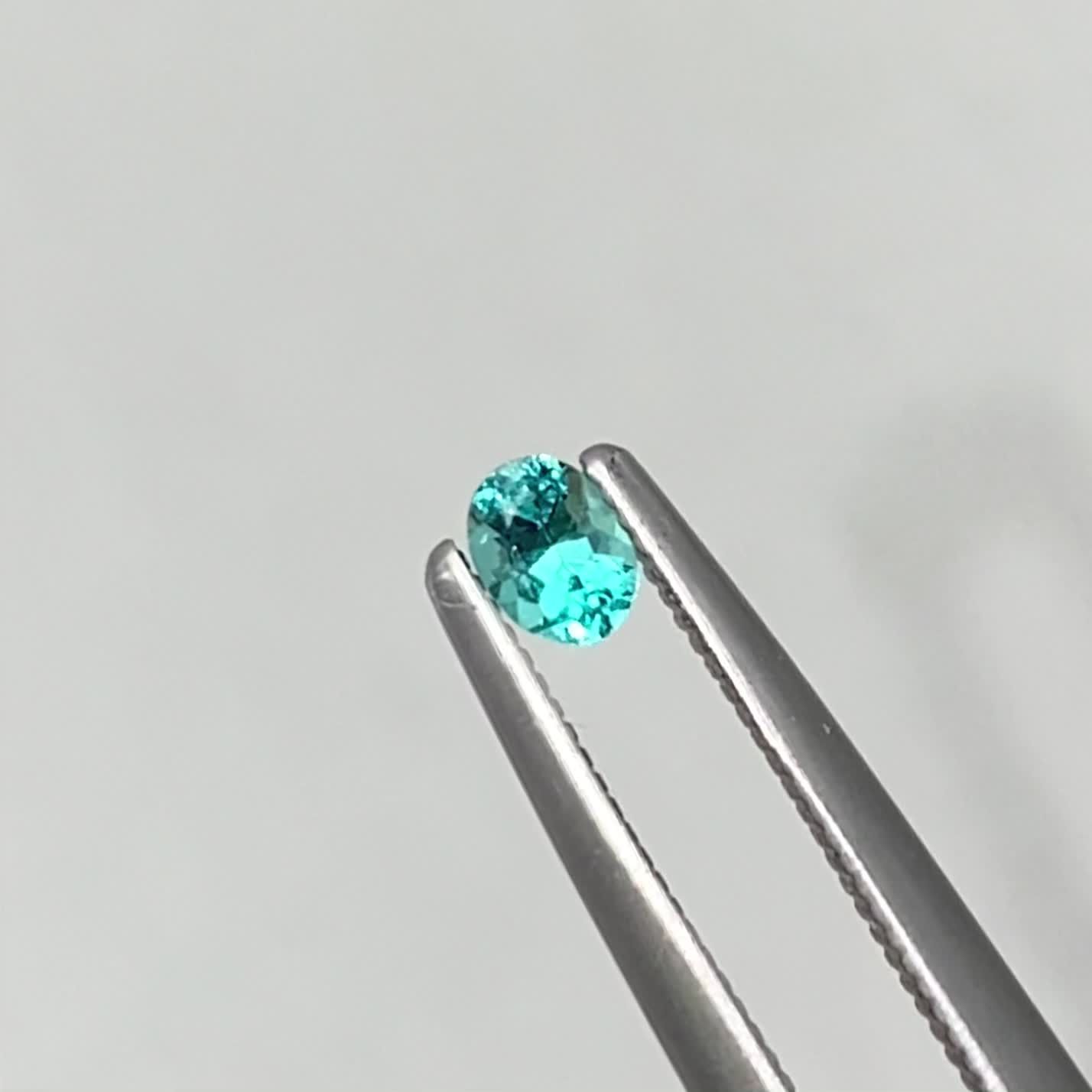 パライバトルマリン ブラジル・ムルング鉱山産 0.12ct / 3.4x2.5mm前後