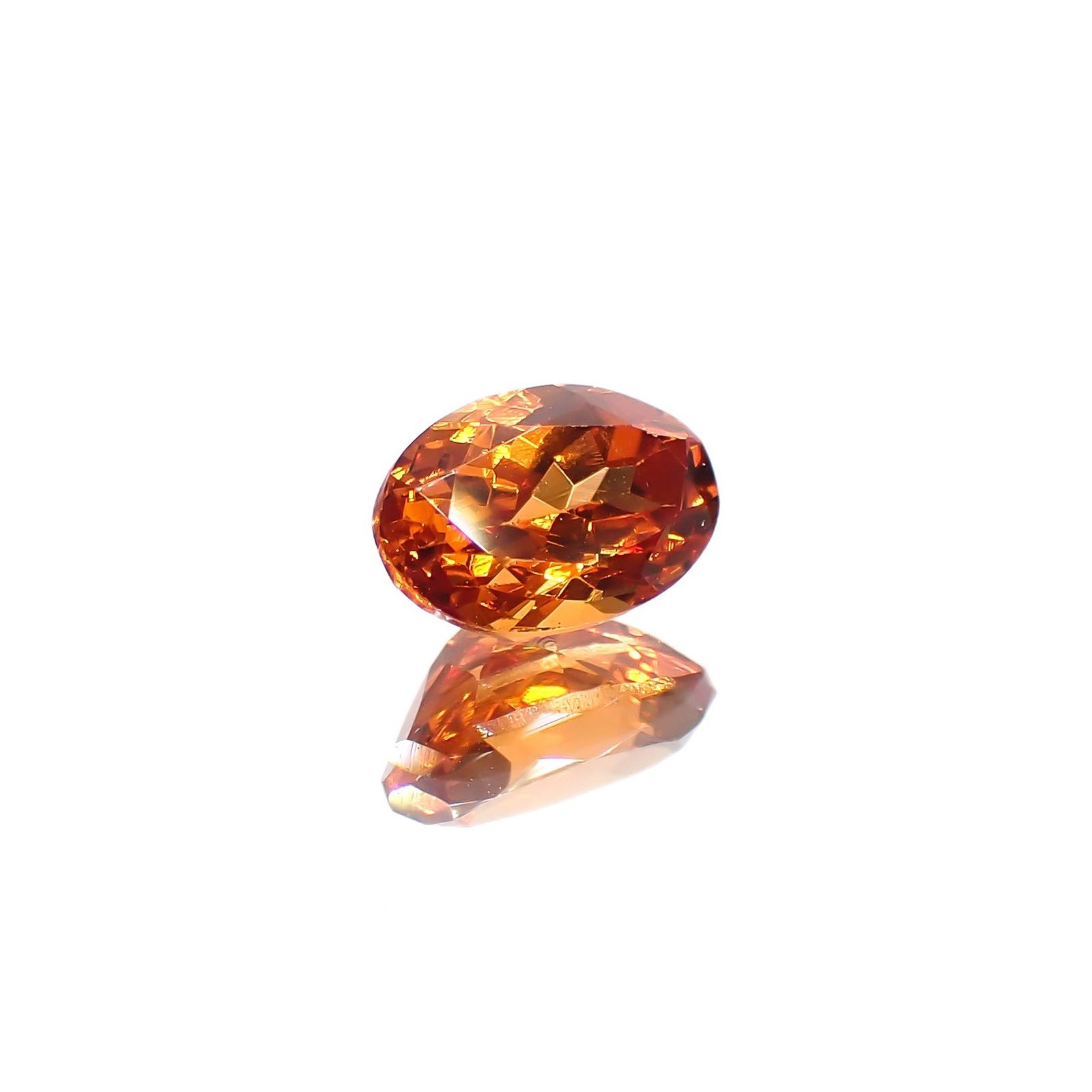 スペサルティンガーネット(宝石名ガーネット)タンザニア産 識別済 0.74ct / 6.1x4.1mm前後 [260617548]