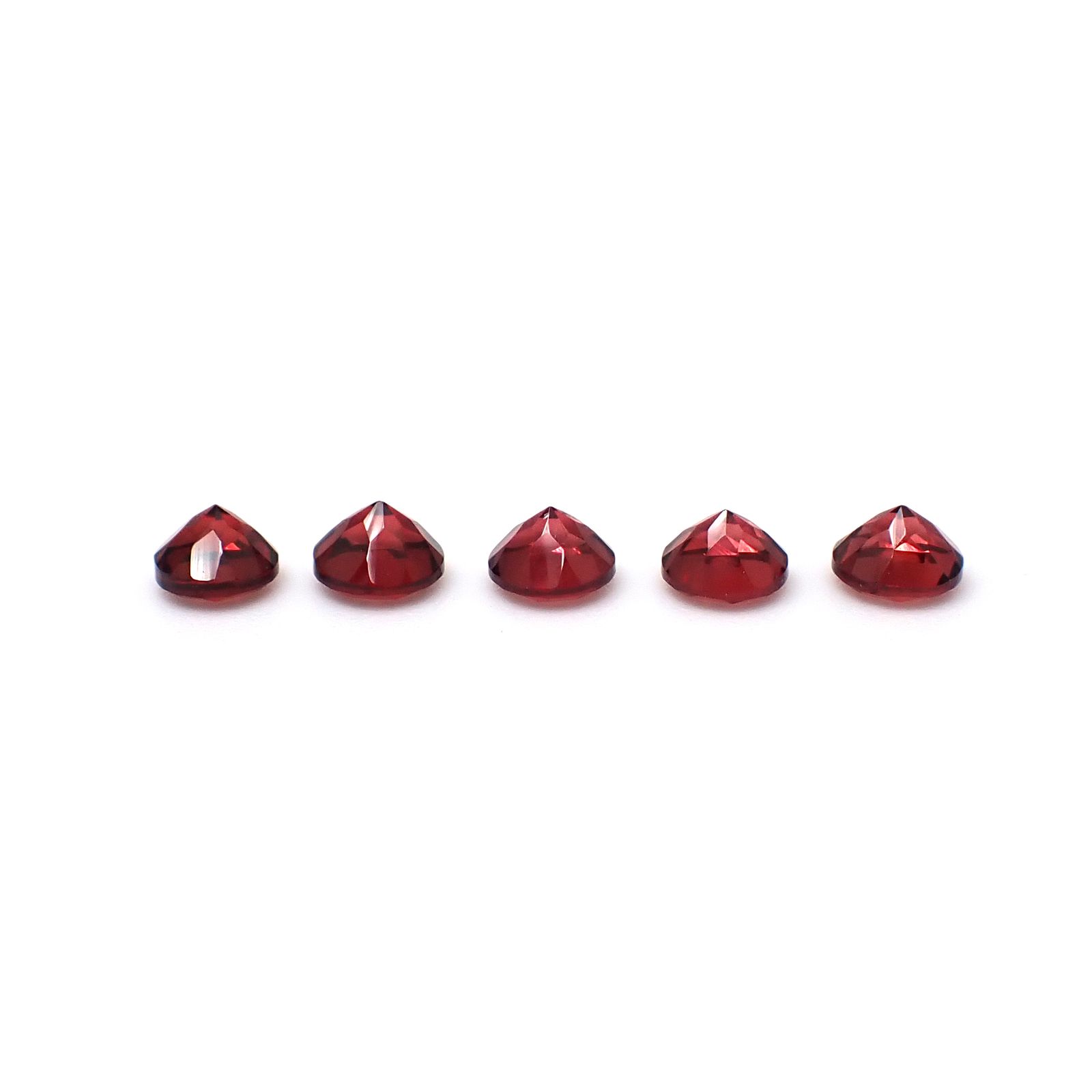 ◇ランダムセレクト◇パイロープアルマンディンガーネット モザンビーク産 約0.30ct / 4x4mm前後 [260532203-PAC]