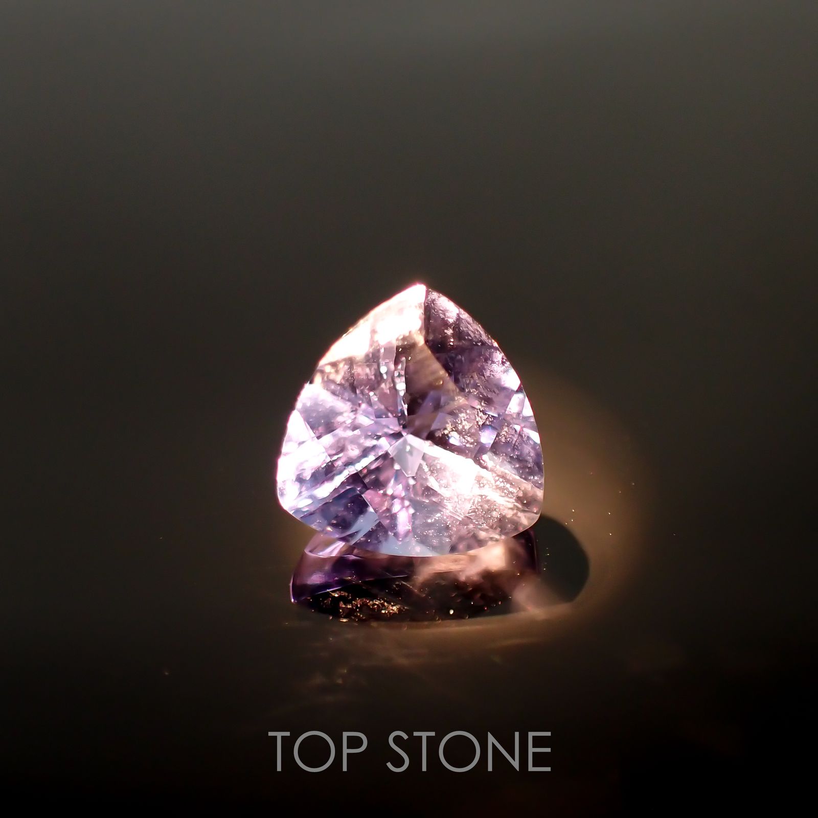 カラーチェンジフローライト(宝石名ブルー・フルオライト)ブラジル産 2.35ct 識別済[220114238]8.1x8mm前後