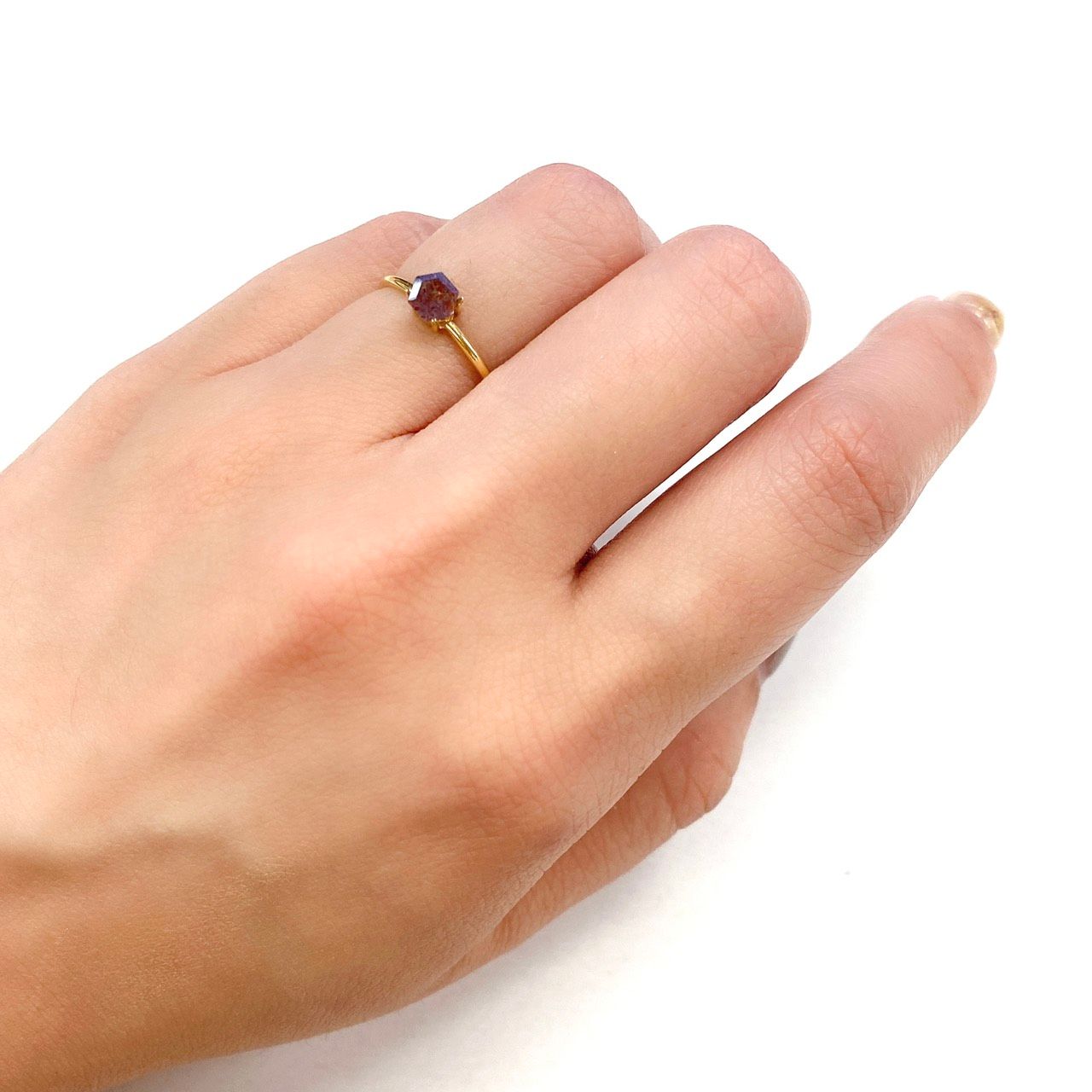 ◇ヘキサゴンカット◇ブラッドショットアイオライトSA インド産 ルース 0.3ct[210610987]4.1×4.1mm前後