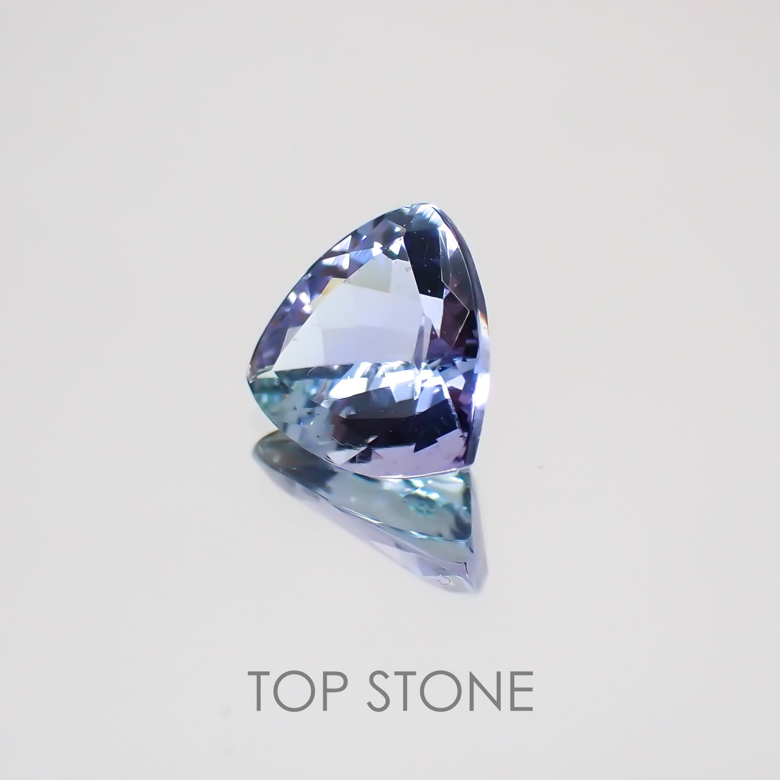 パーティーカラータンザナイト(ゾイサイト) タンザニア産 ルース 1.12ct[21029455]6.7×6.7mm前後