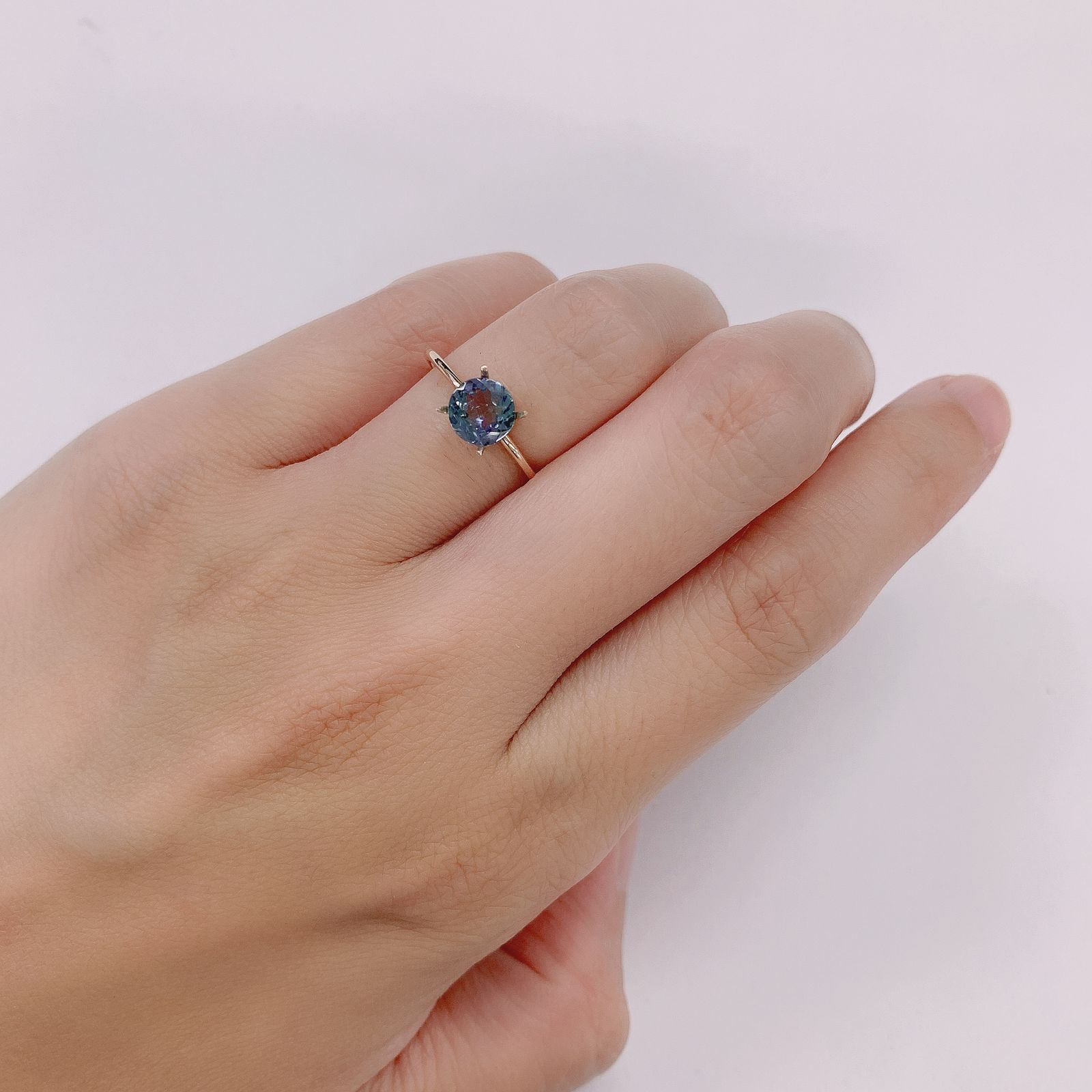 バイカラータンザナイト(ゾイサイト) タンザニア産 ルース 0.73ct[210812656]6.1×6mm前後