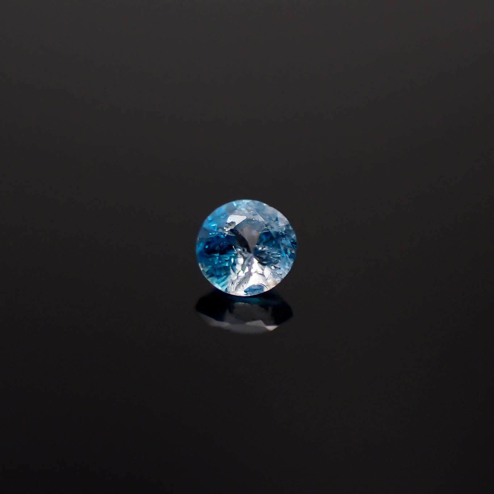 ユークレース ジンバブエ産 0.049ct[231224469]2.3x2.3mm前後