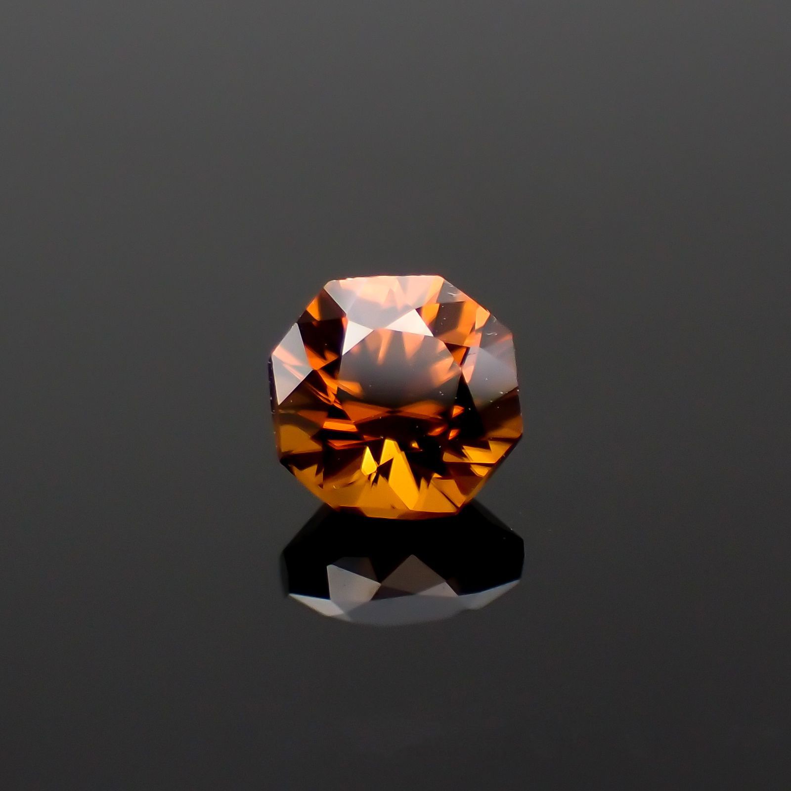 ◇オクタゴンカット◇オレンジジルコン(宝石名ジルコン)スリランカ/カンボジア産 0.87ct 識別済[230220702]5x4.9mm前後