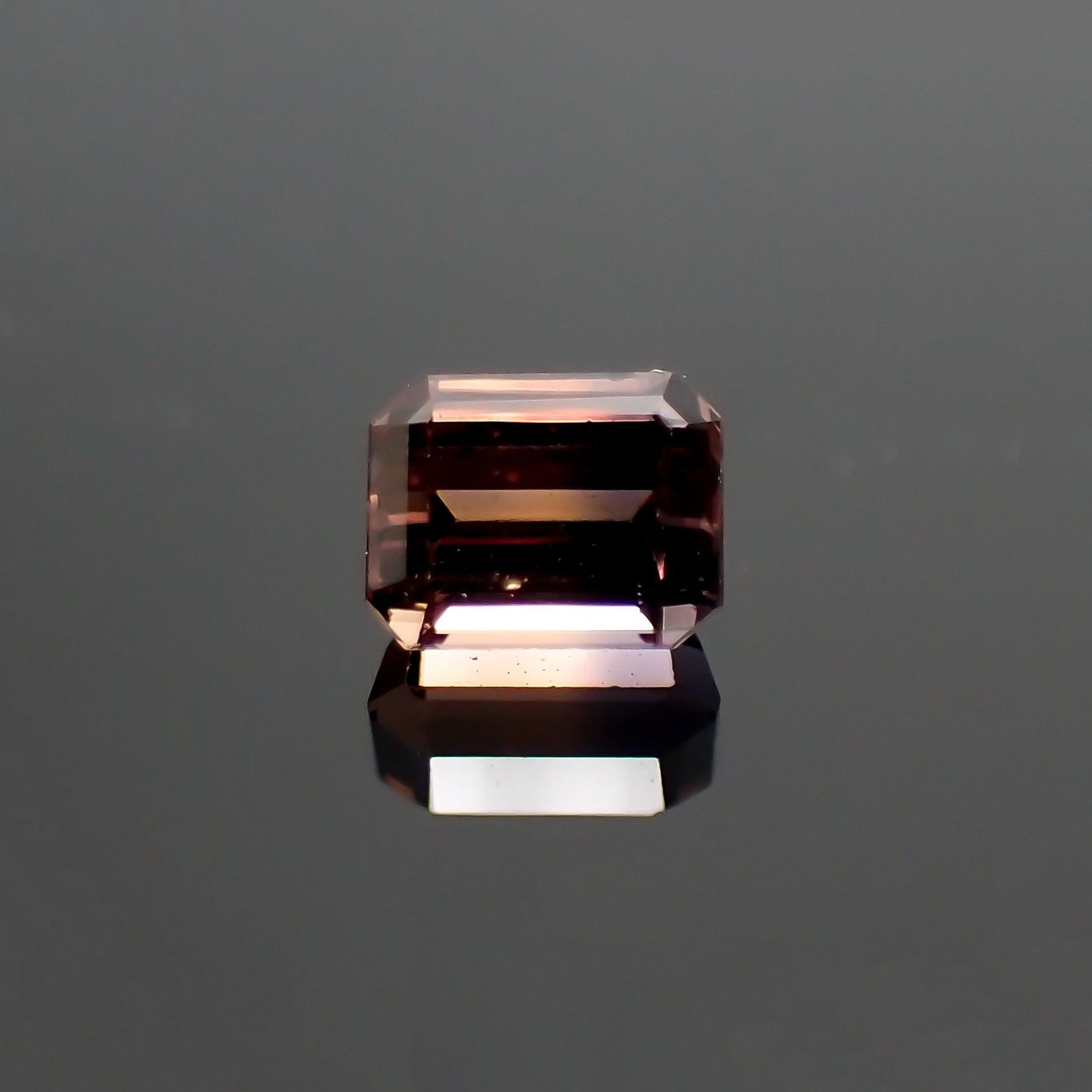 バイカラーサファイア(宝石名バイカラー・サファイア) マダガスカル/タンザニア産 0.30ct 識別済[210912493]3.6×2.9mm前後