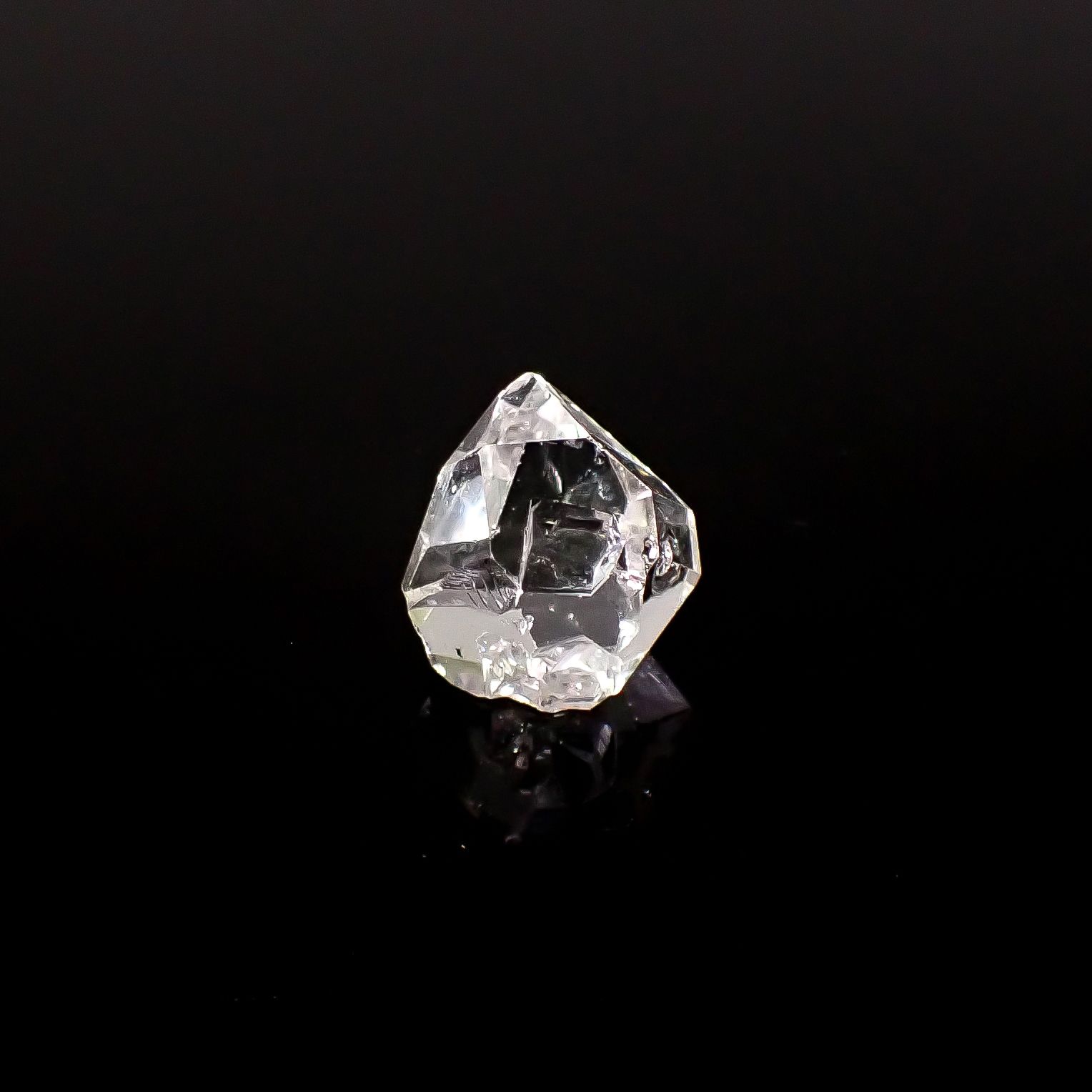 ハーキマーダイヤモンド 原石 アメリカ・ニューヨーク州産 12.37ct / 15.7x13.9mm前後 [260231775]