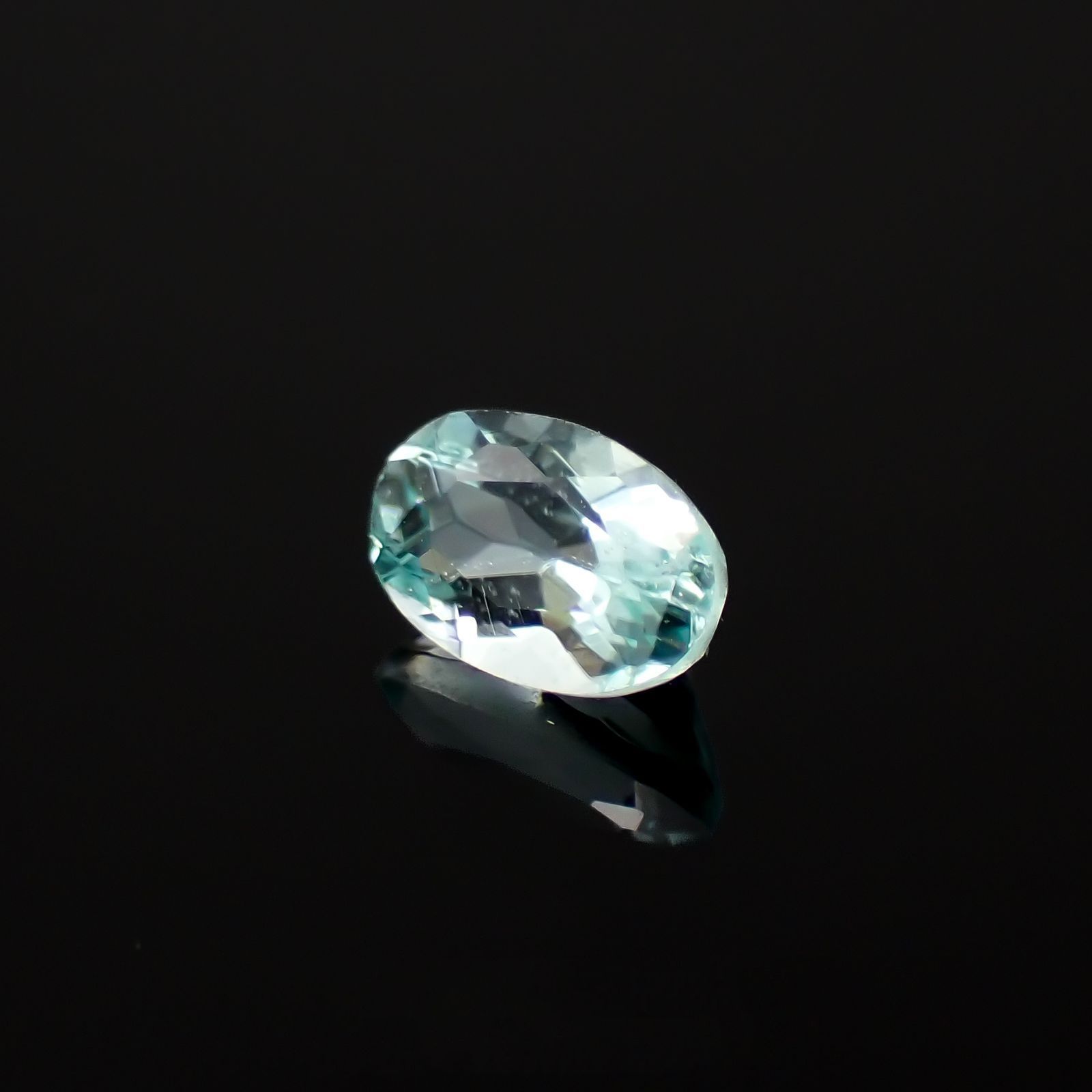 パライバトルマリン モザンビーク産 0.27ct / 5.1x3.1mm前後 [230220372]