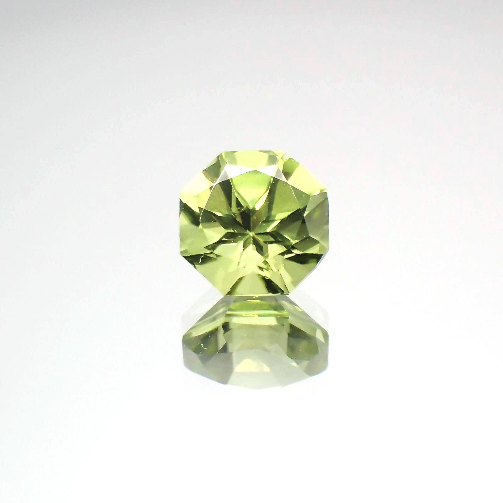<ランダムセレクト1個販売> ◇オクタゴンカット◇ペリドットSA(宝石名ペリドット) アメリカ産 0.48ct前後 識別済[210510430]5×5mm前後
