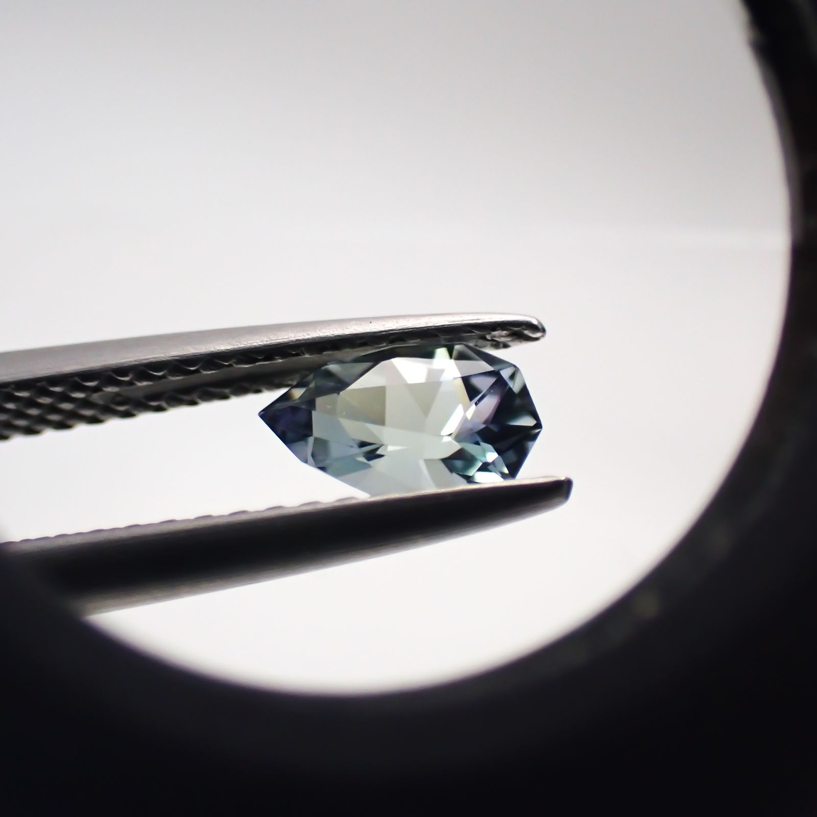 ◇カスタムカット◇バイカラータンザナイト 非加熱 タンザニア産 0.55ct [241029375]7x4.5mm前後