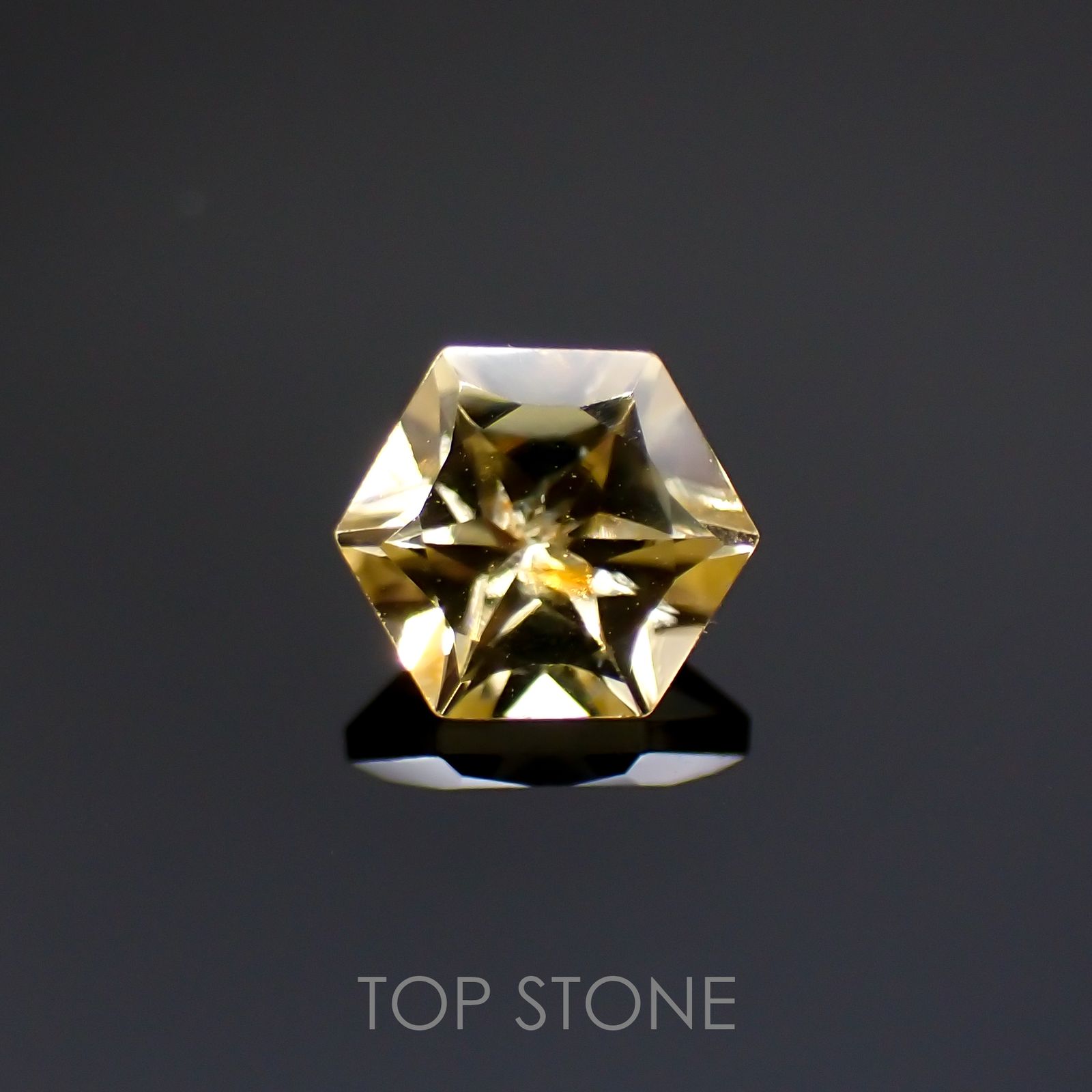 ◇ヘキサゴンカット◇イエロージルコン(宝石名ジルコン) カンボジア産 0.88ct 識別済[210410475]5.1×5.1mm前後