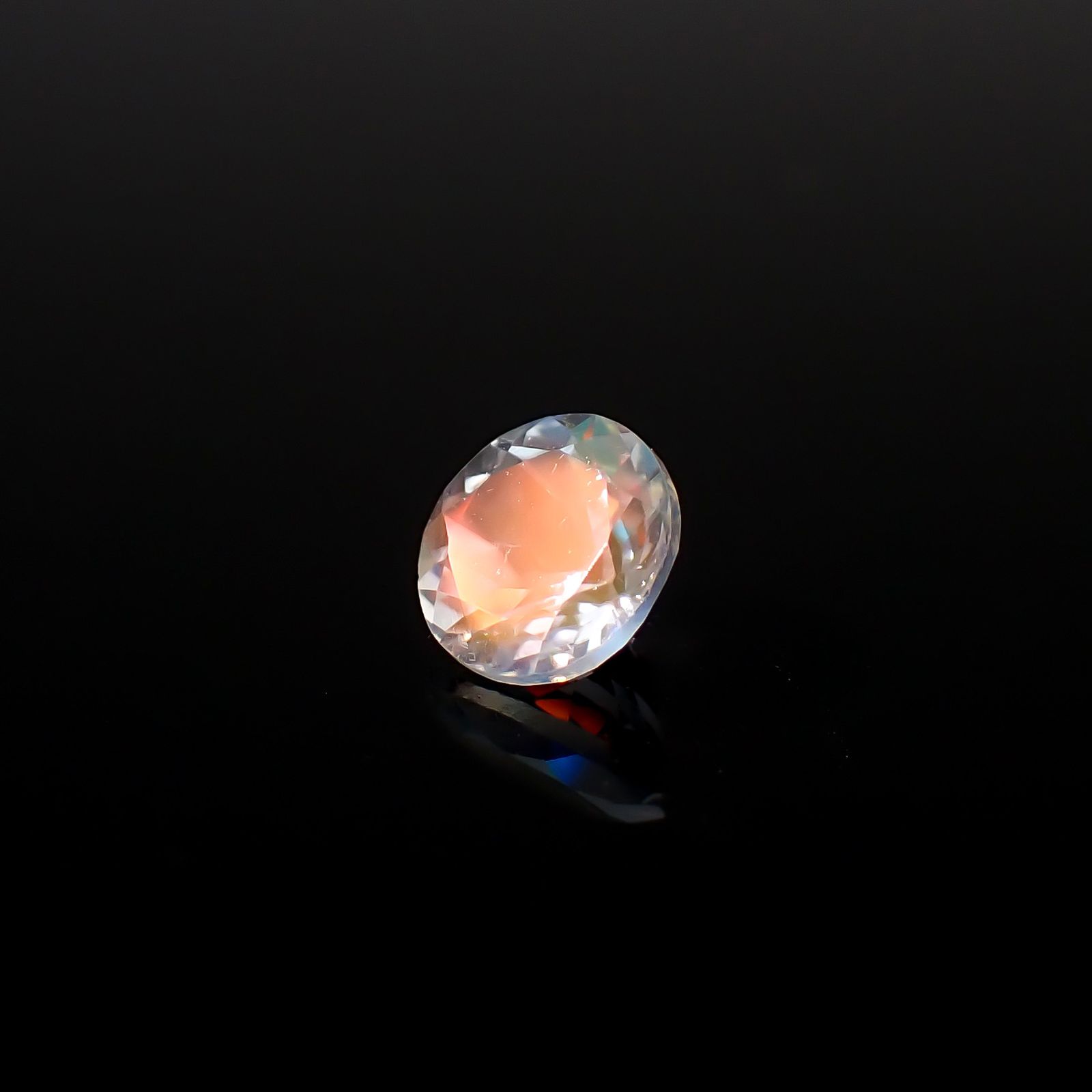 レインボームーンストーン マダガスカル産 1.14ct / 6.9x6.9mm前後 [260632383]