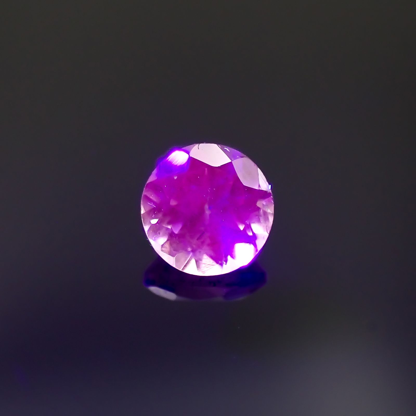 シルキーピンクスピネル タンザニア産 0.33ct[230421562]3.9x3.9mm前後