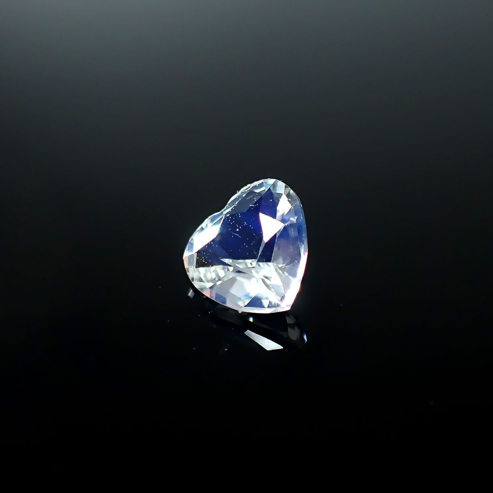 レインボームーンストーン タンザニア産 0.58ct [250730922]5.9x5.9mm前後