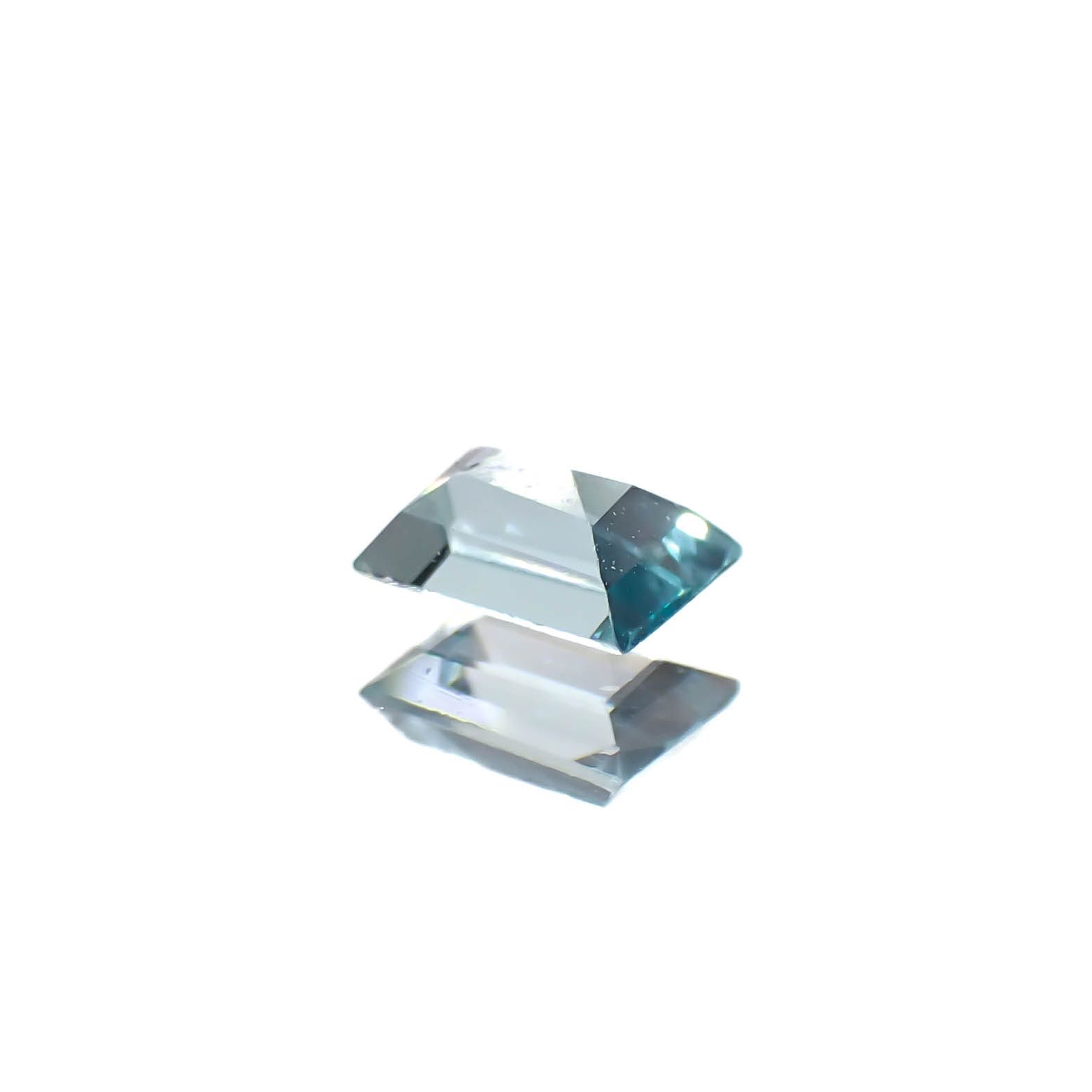 グランディディエライト(宝石名グランディディエライト)マダガスカル産 0.22ct 識別済[240928850]4.4x2.9mm前後
