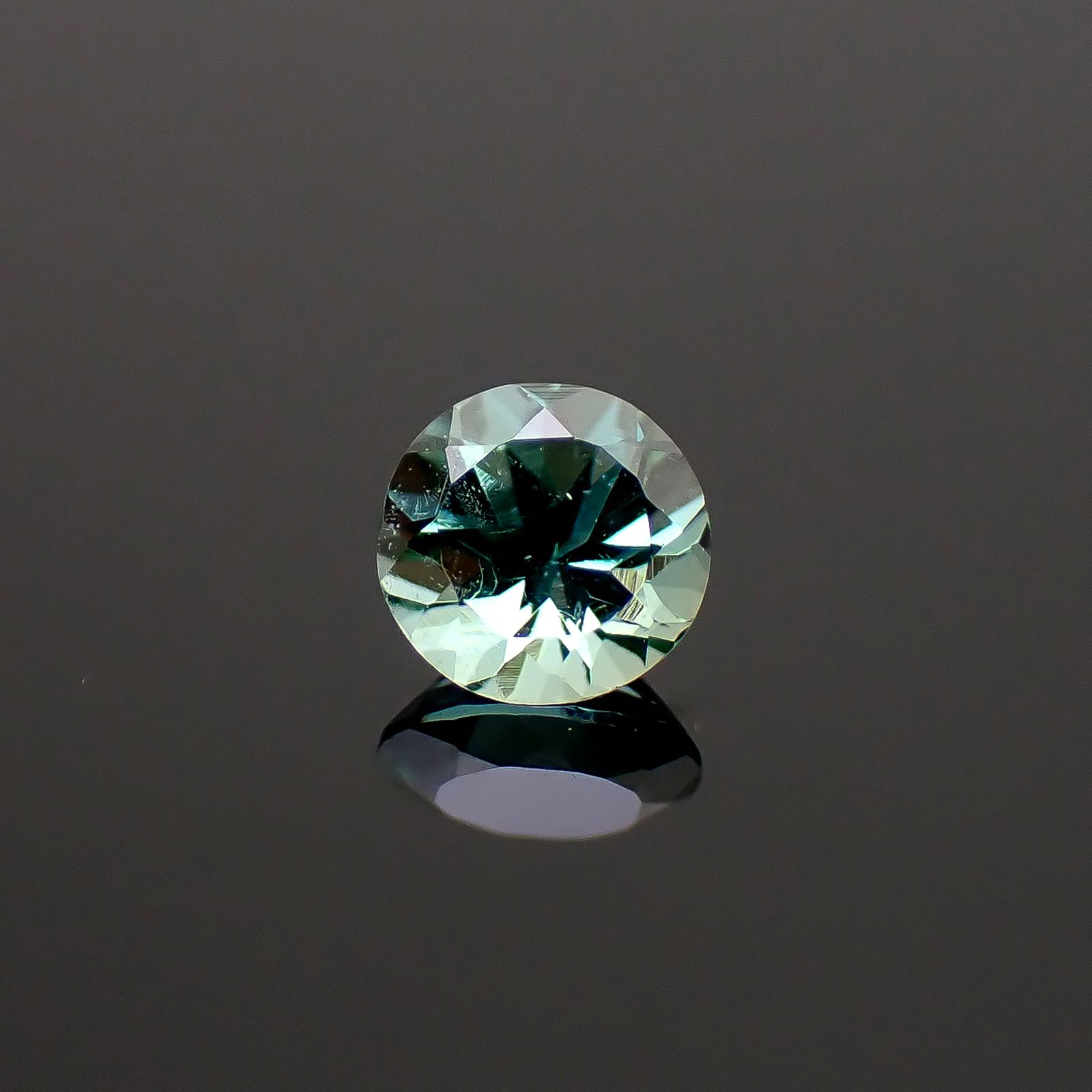 グリーンゾイサイト(宝石名グリーン・ゾイサイト)タンザニア産 識別済 0.16ct / 3.3x3.3mm前後 [260932853]