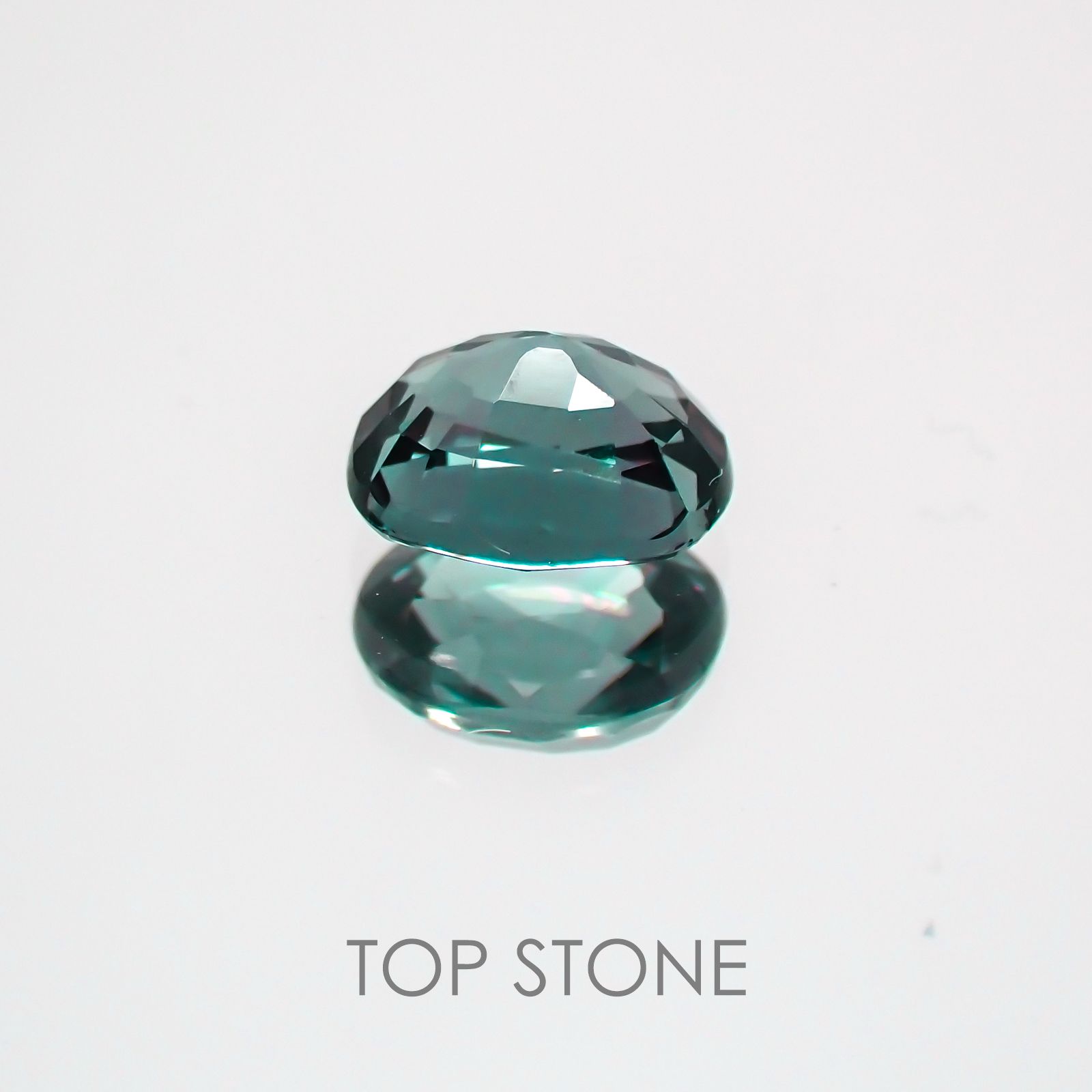 カラーチェンジガーネット(アレキタイプ) マダガスカル・ベキリー産 ルース 0.673ct[21019478]5.6×4.5mm前後