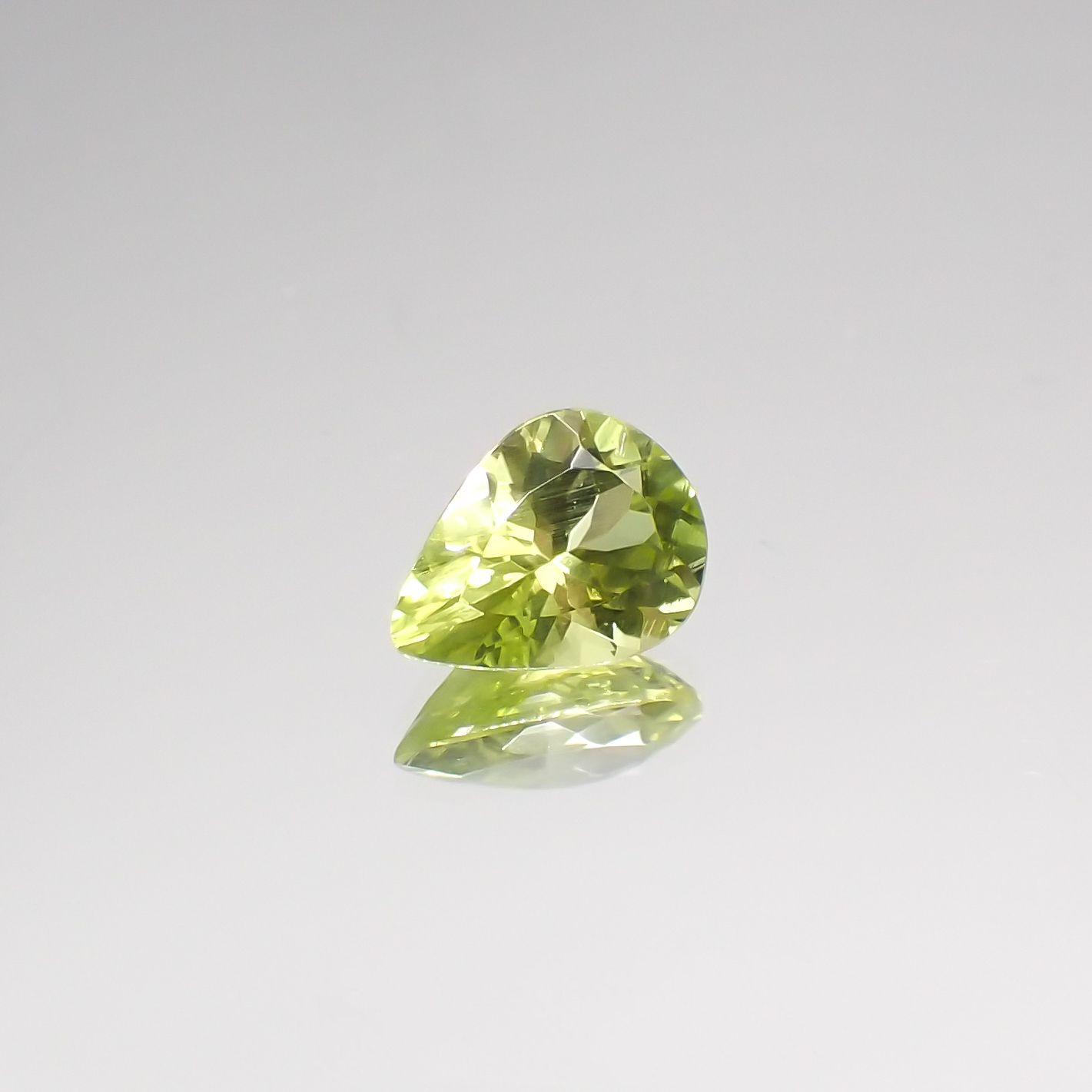 パロットクリソベリル(宝石名クリソベリル) インド産 0.81ct 識別済[210711521]7.1×5.2mm前後