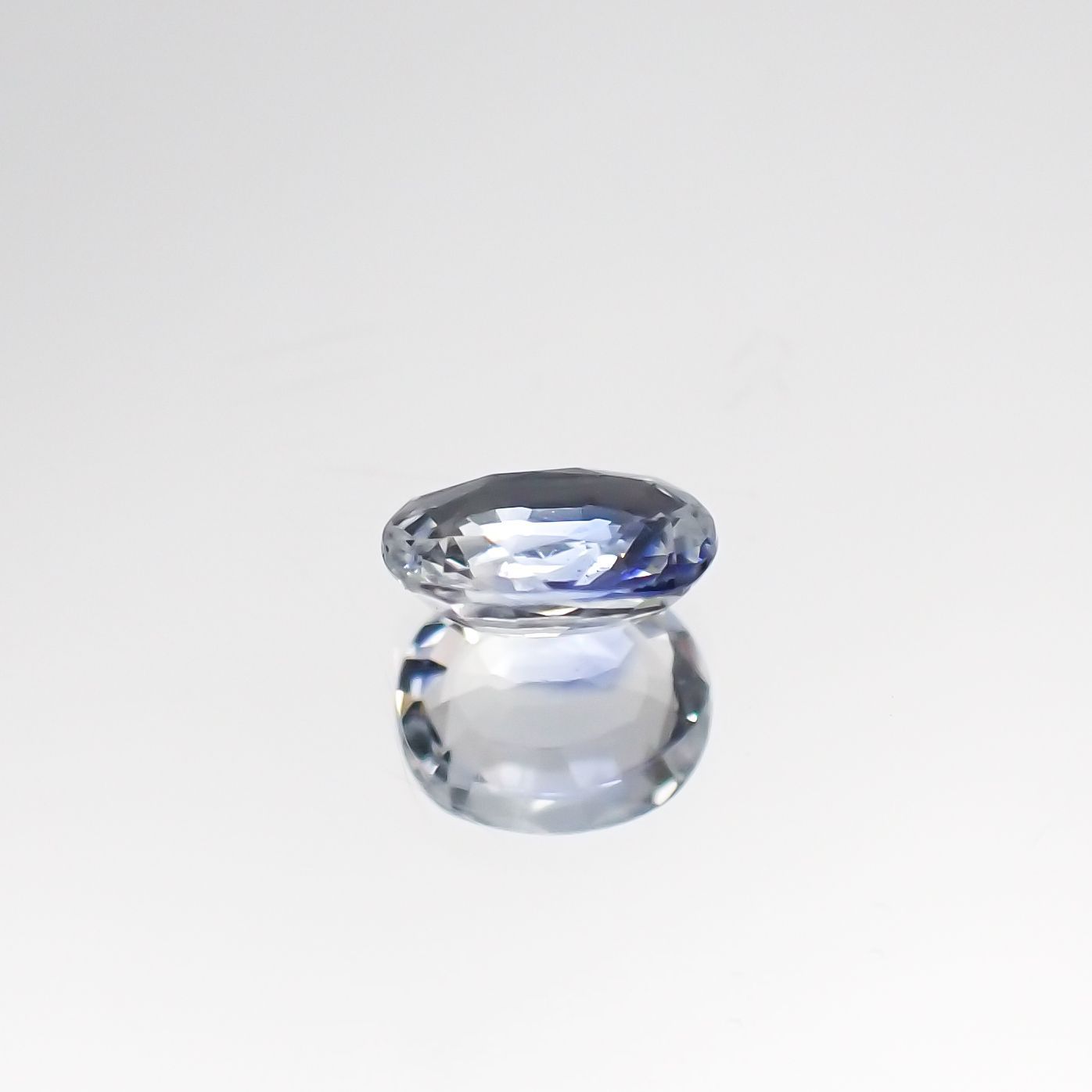 アイスブルーサファイア スリランカ・マダガスカル産 ルース 0.32ct[210711178]4.5×3.9mm前後