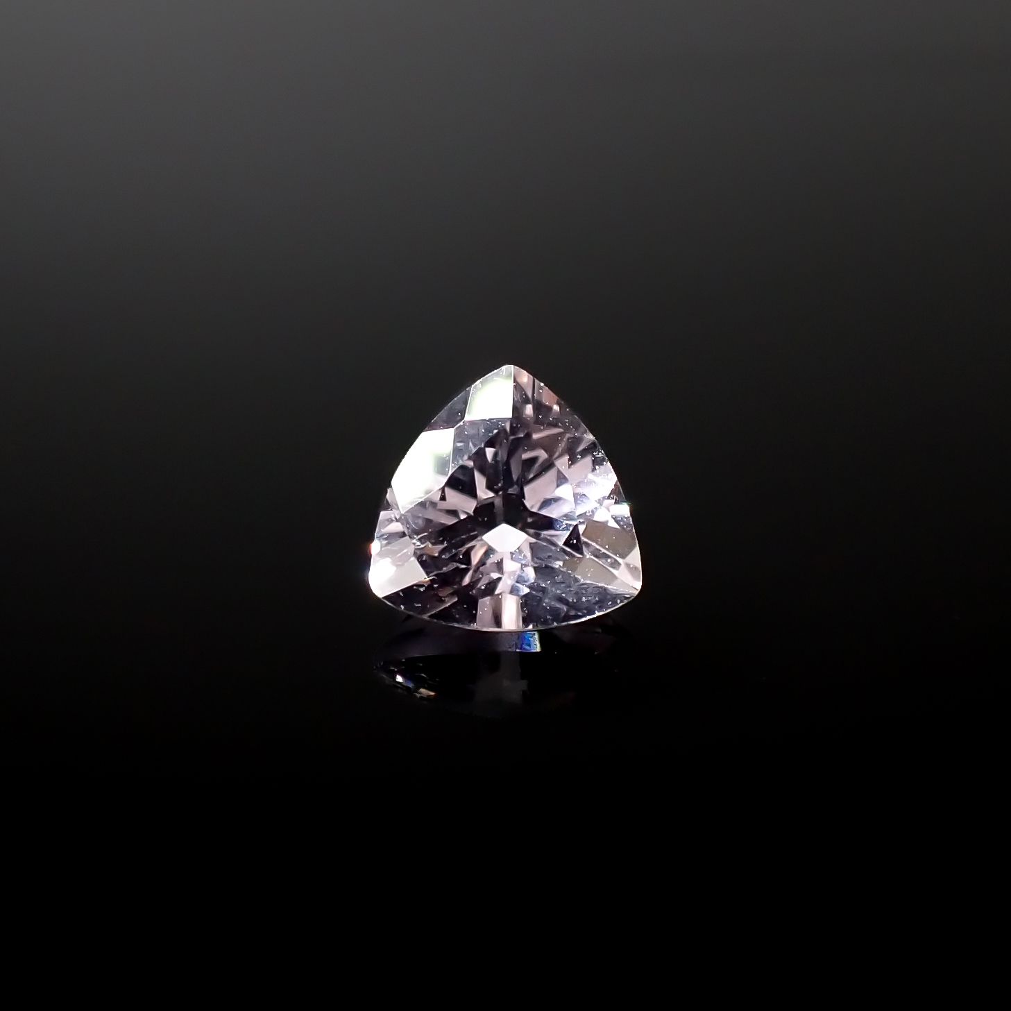 モルガナイト ナイジェリア産 0.40ct[240326778]5.1x5.1mm前後