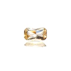 インペリアルトパーズ(宝石名トパーズ)ブラジル産 識別済 0.64ct / 7.6x4.2mm前後 [220114964]