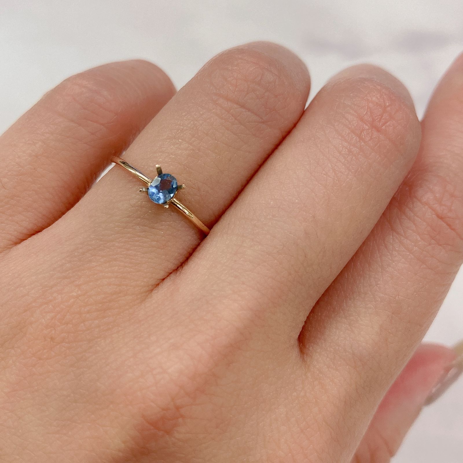 アクアマリン サンタマリアカラー(宝石名アクアマリン) モザンビーク産 0.14ct 識別済[20107048]4.1×3mm前後
