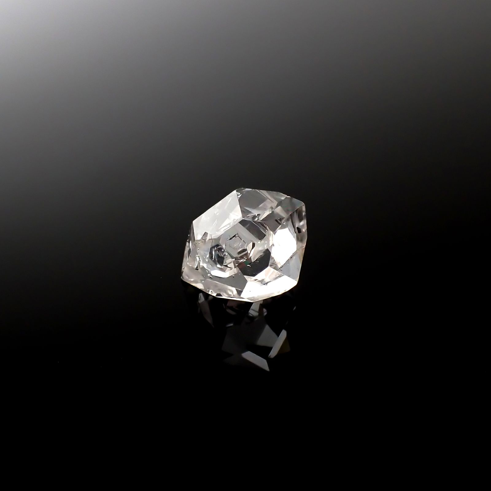 ハーキマーダイヤモンド 原石 アメリカ・ニューヨーク州産 5.02ct[240226353]12.8x10.3mm前後