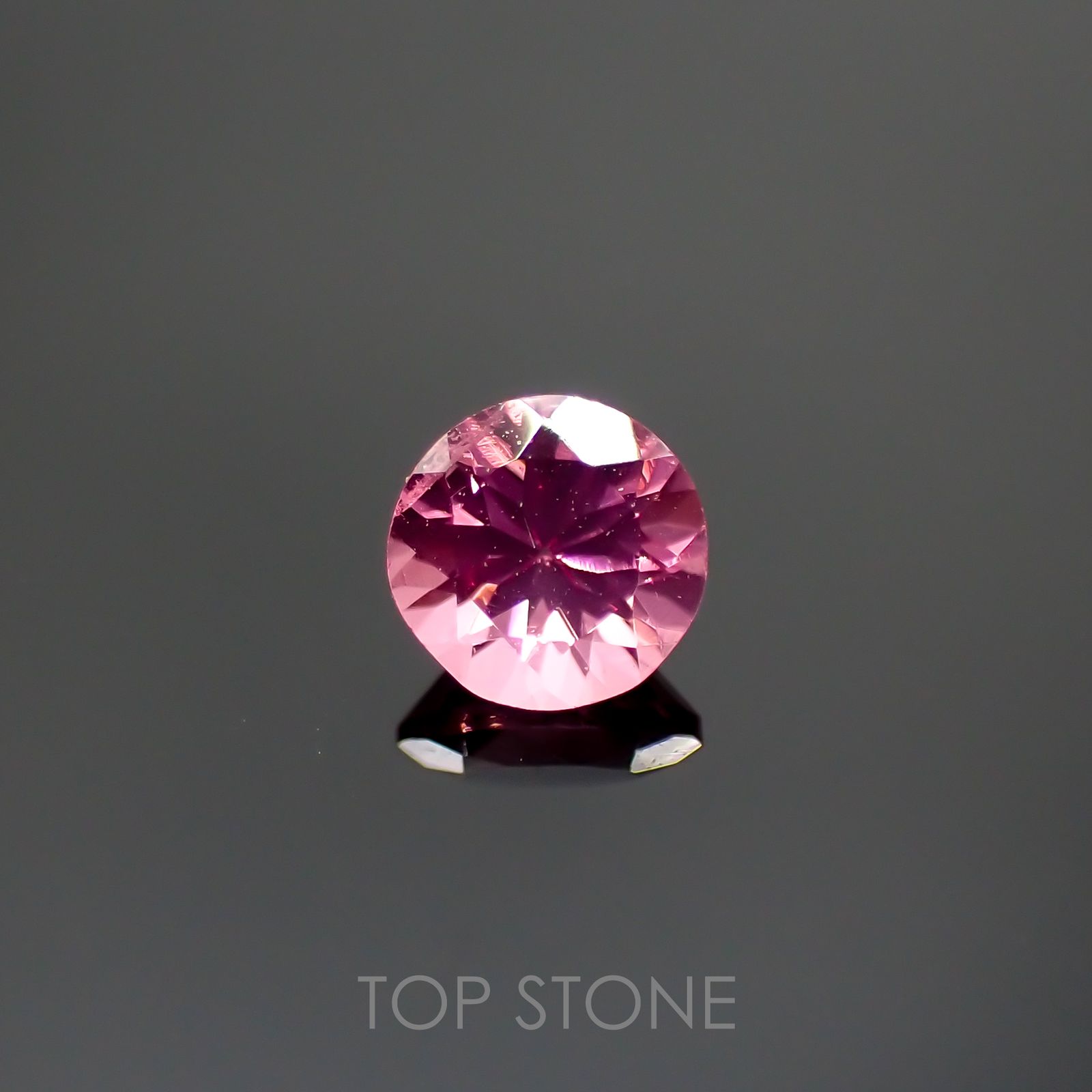 ホットピンクスピネル(宝石名ピンク・スピネル) タンザニア産 0.33ct 識別済[210812583]4×4mm前後
