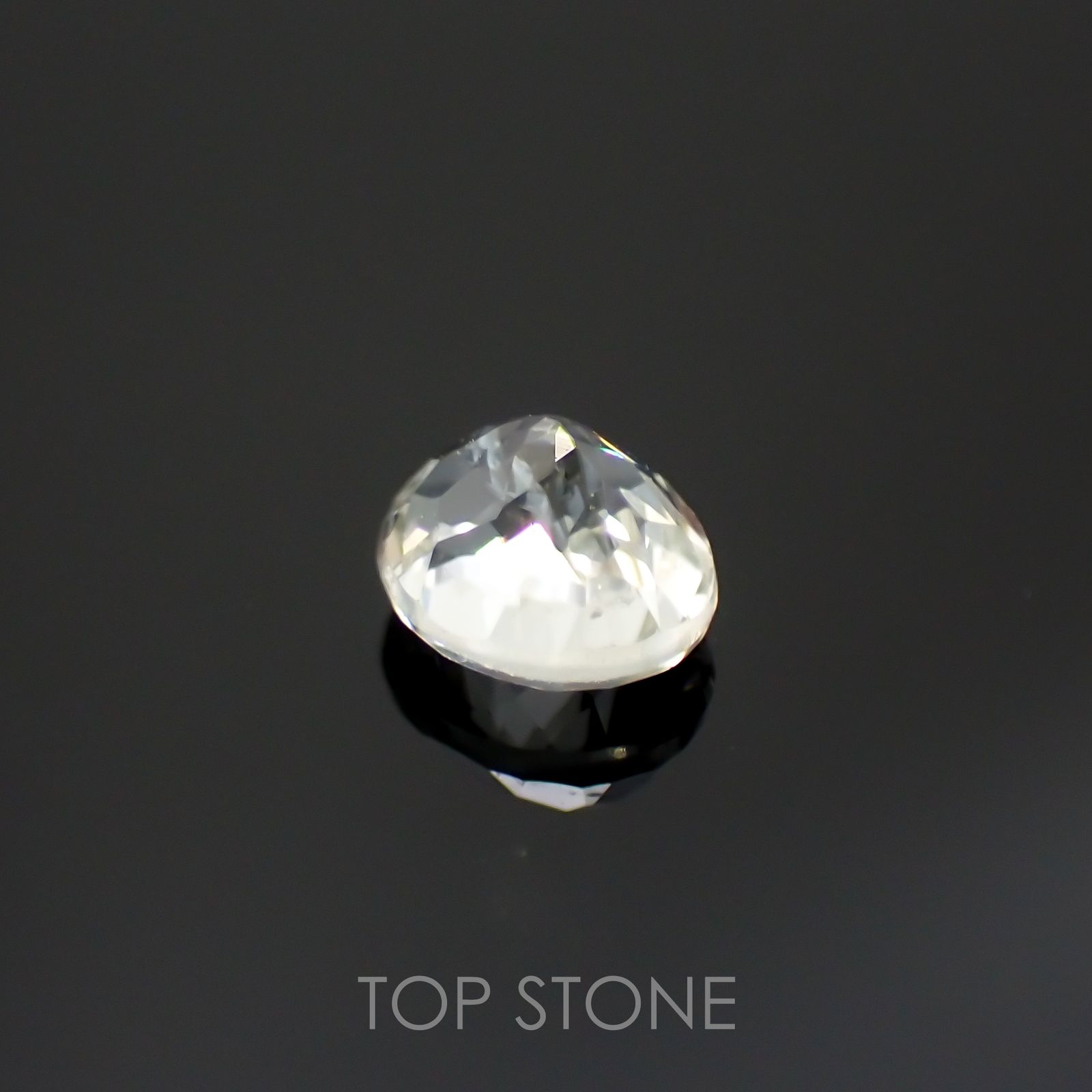 リューコガーネット(宝石名ホワイト グロッシュラー・ガーネット)ビルマ産 0.32ct 識別済[220616317]4.1x3.6mm前後