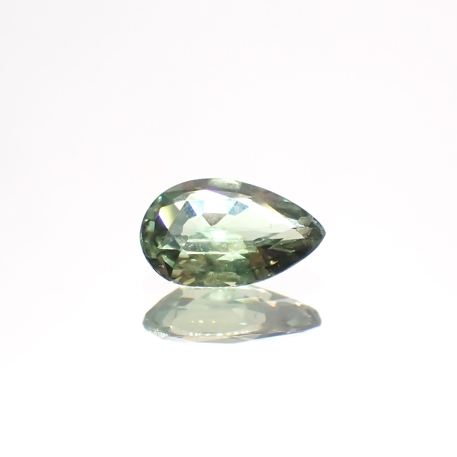 アレキサンドライト(宝石名アレキサンドライト)マダガスカル産 0.46ct 識別済[220114617]6.5x4.2mm前後