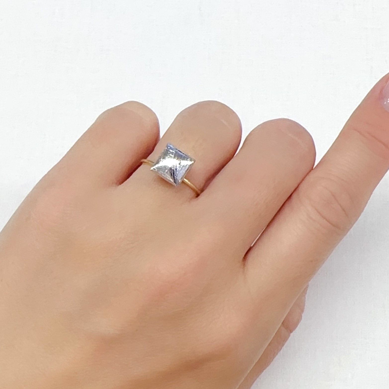 ムオニナルスタ隕石 発見地:スウェーデン 5.97ct[240125771]8x8mm前後