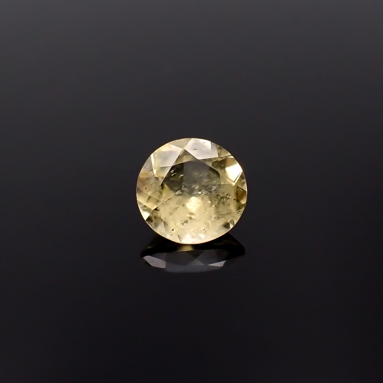 コンドロダイト(宝石名コンドロダイト)タンザニア産 0.751ct ソ付(彩珠)[231225224]5.9x5.9mm前後