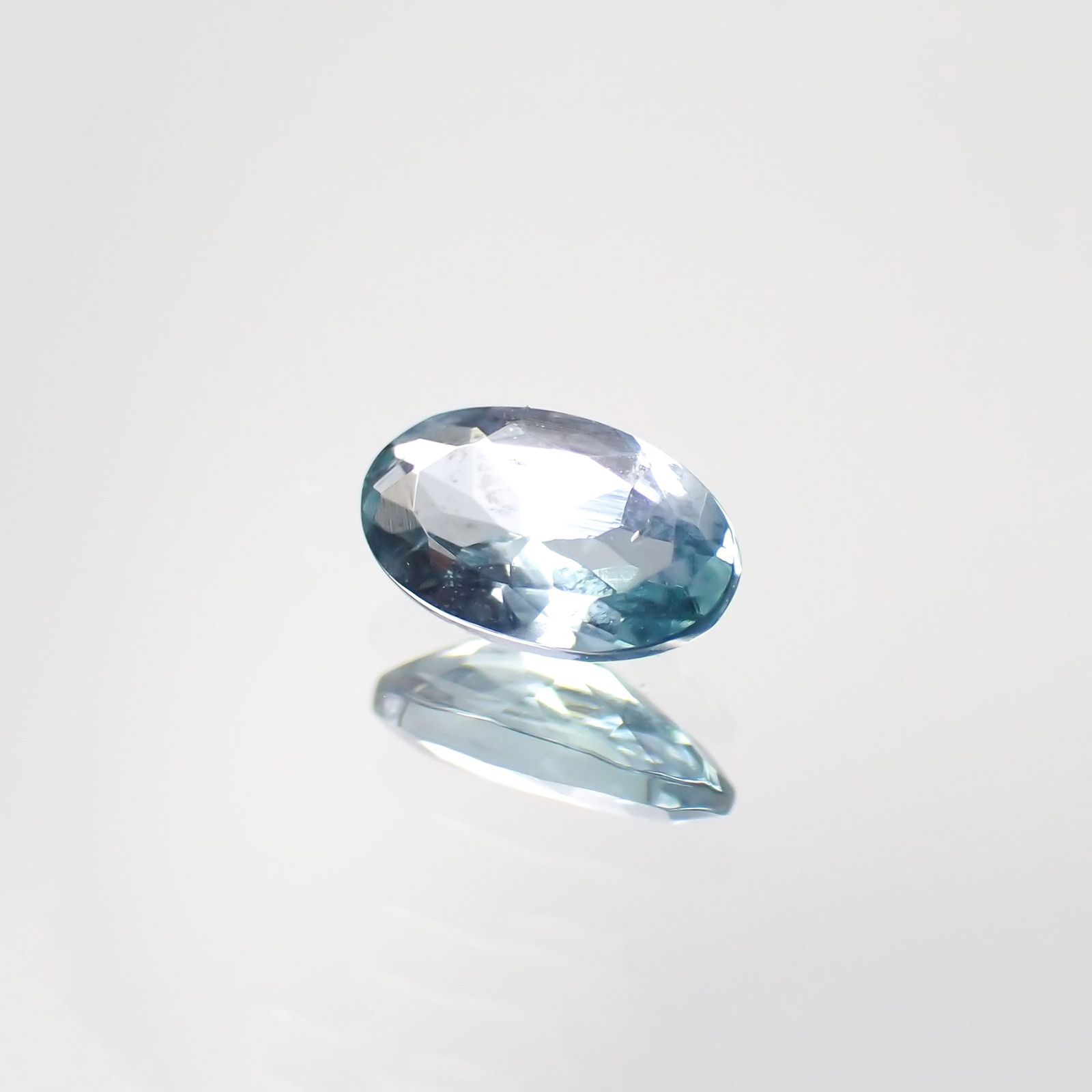 ブルーグリーンコーネルピン(宝石名コーネルピン)タンザニア産 0.19ct 識別済[240219232]4.5x2.6mm前後