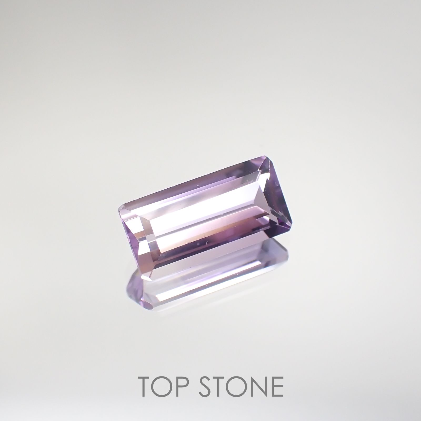アワーグラスアメジスト(宝石名バイカラー・クォーツ) モロッコ産 2.34ct 識別済[210912327]12.1×5.9mm前後