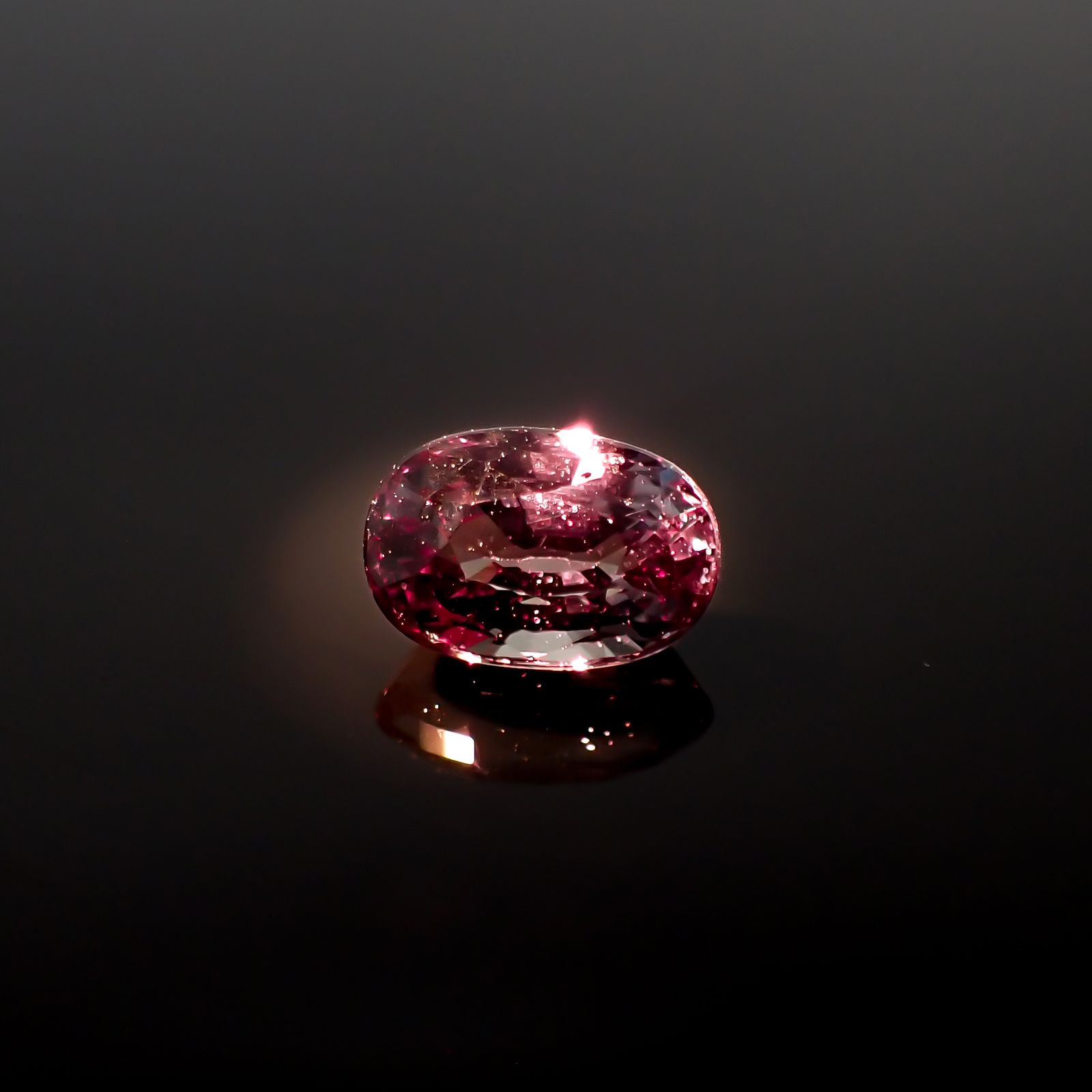 ベキリーブルーガーネット（カラーチェンジガーネット アレキタイプ）(宝石名ガーネット)マダガスカル・ベキリー産 1.32ct 識別済[231224530]7.4x4.9mm前後