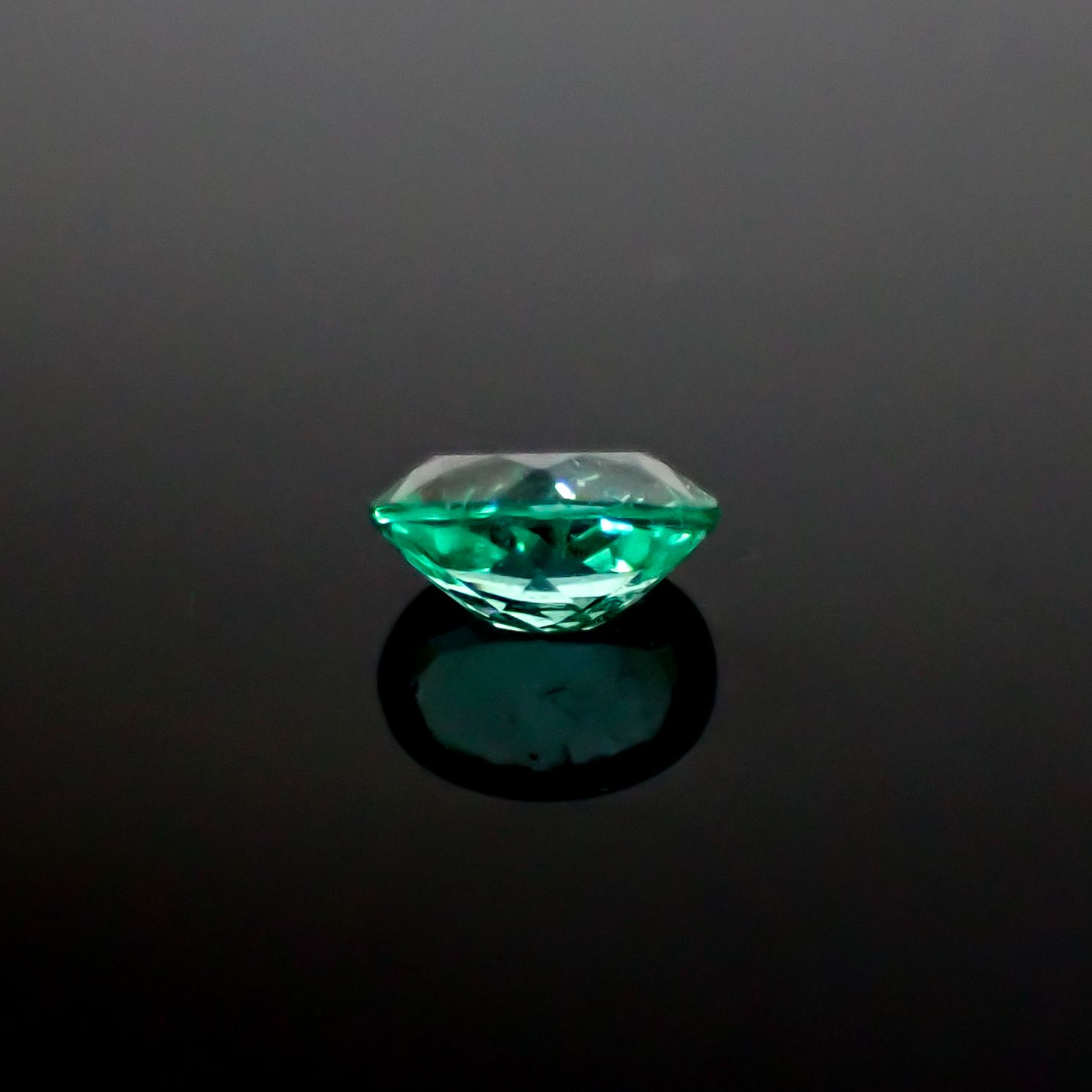 パライバトルマリン(宝石名トルマリン/別名パライバ・トルマリン)ブラジル・キントス鉱山産 0.17ct 識別済[241229540]3.9x3mm前後