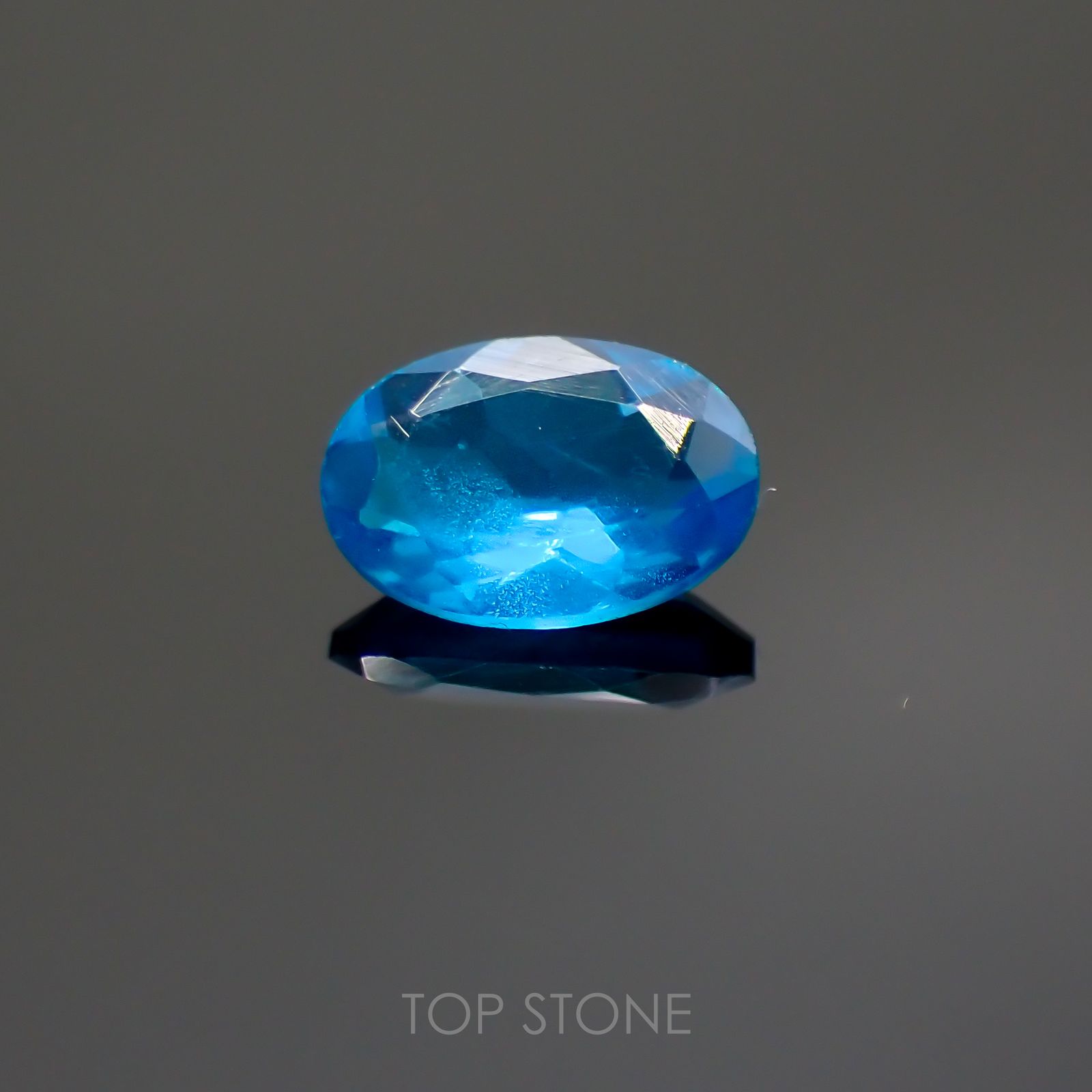 ネオンブルーアパタイト(宝石名アパタイト) マダガスカル産 0.40ct 識別済[211013054]5.8×4mm前後
