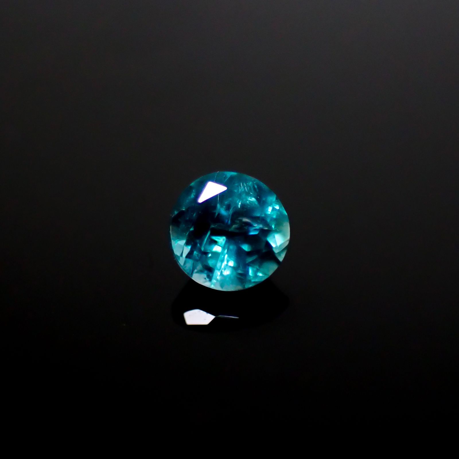 グランディディエライト マダガスカル産 0.18ct [241229525]3.5x3.4mm前後