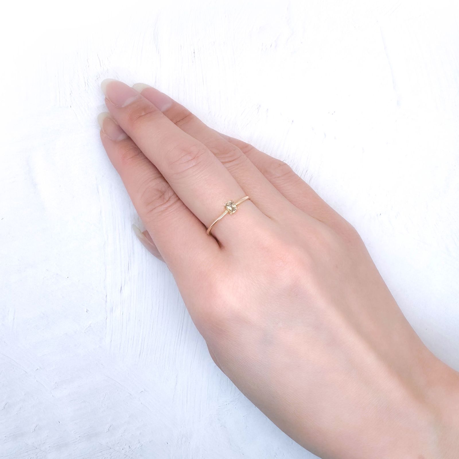 ピンクベニトアイト アメリカ・カリフォルニア州産 0.22ct / 4x3mm前後 [251231478]