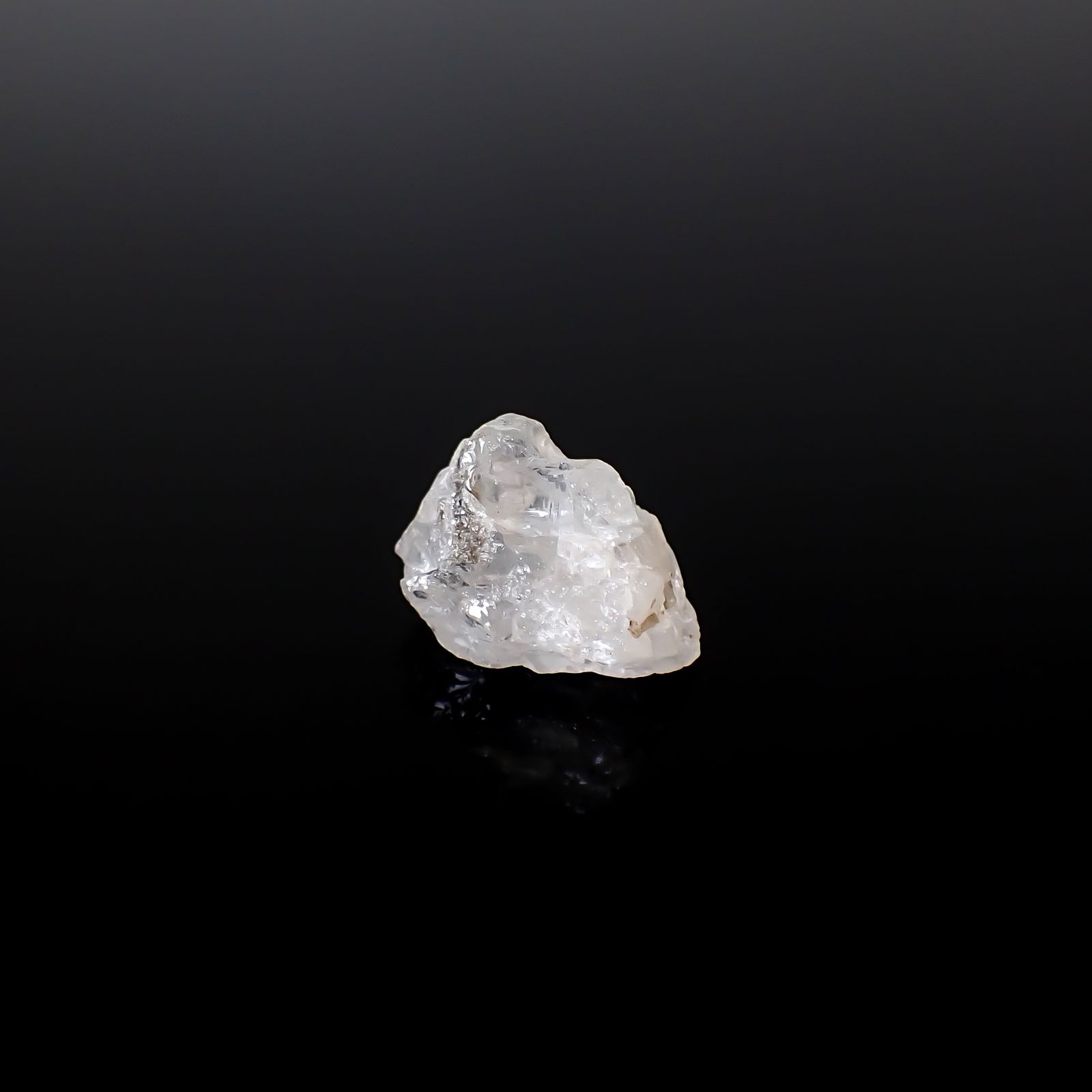 フェナカイト原石 ロシア産 9.18ct / 15x10.4mm前後 [260532174]