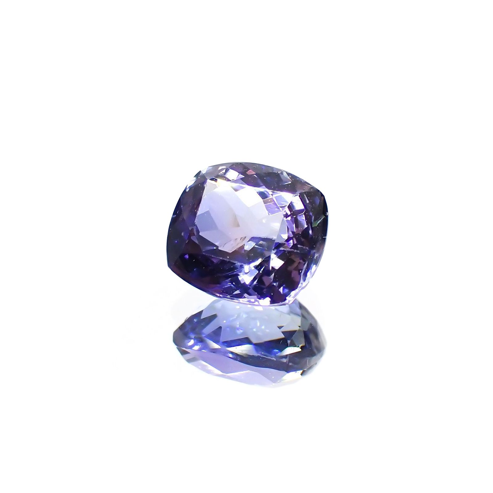 バイカラータンザナイト(宝石名タンザナイト) タンザニア産 ソ付(彩珠) 2.439ct / 7.8x7mm前後 [210812667]