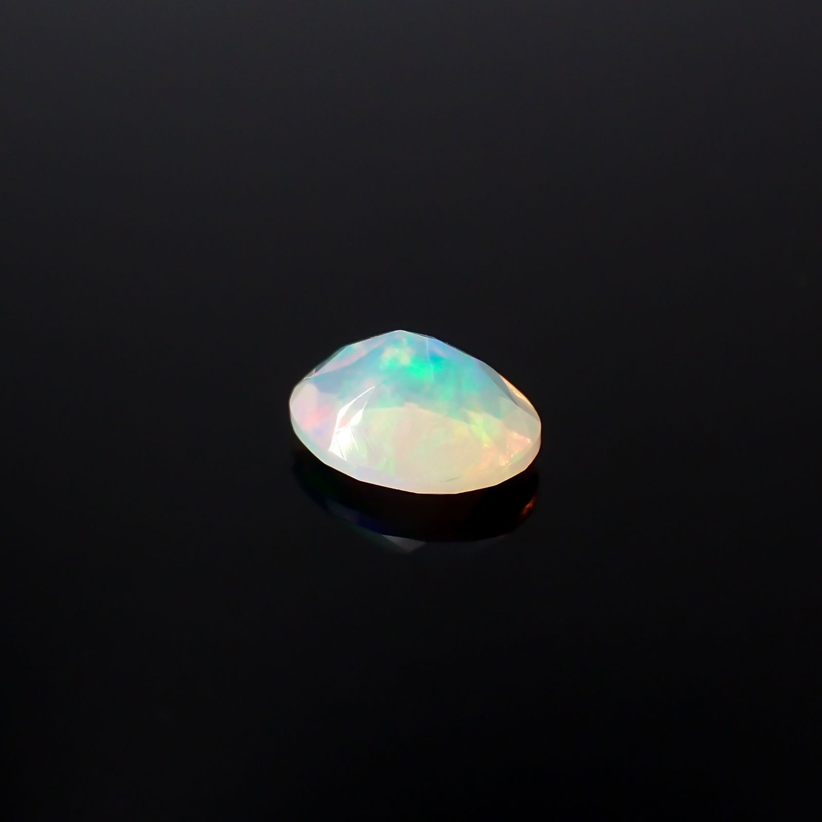 エチオピアオパール エチオピア産 0.65ct[240125316]7.7x6mm前後