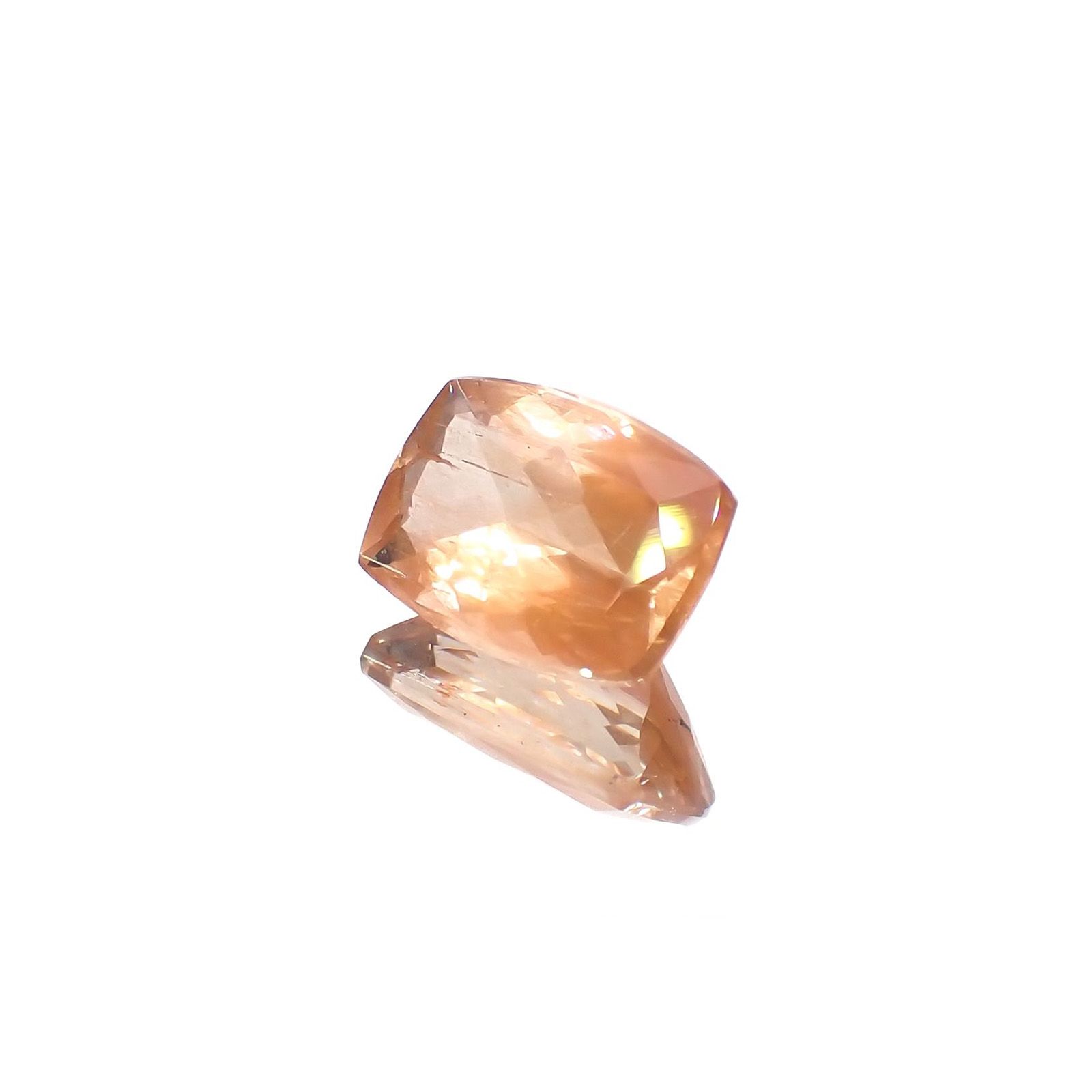 サンストーンスキャポライト(宝石名シーン・スキャポライト)タンザニア産 識別済 2.39ct / 10.1x7.4mm前後 [260819275]