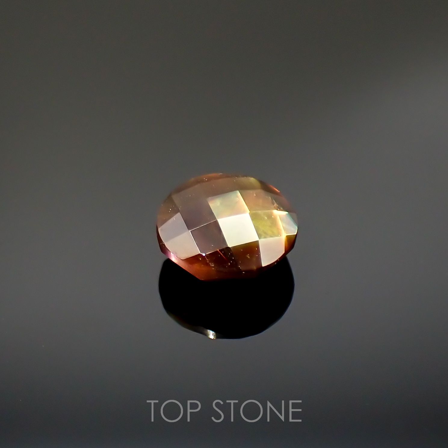 レインボーガーネット 日本・奈良県天川村産 2.32ct[220515989]7.7x7.6mm前後