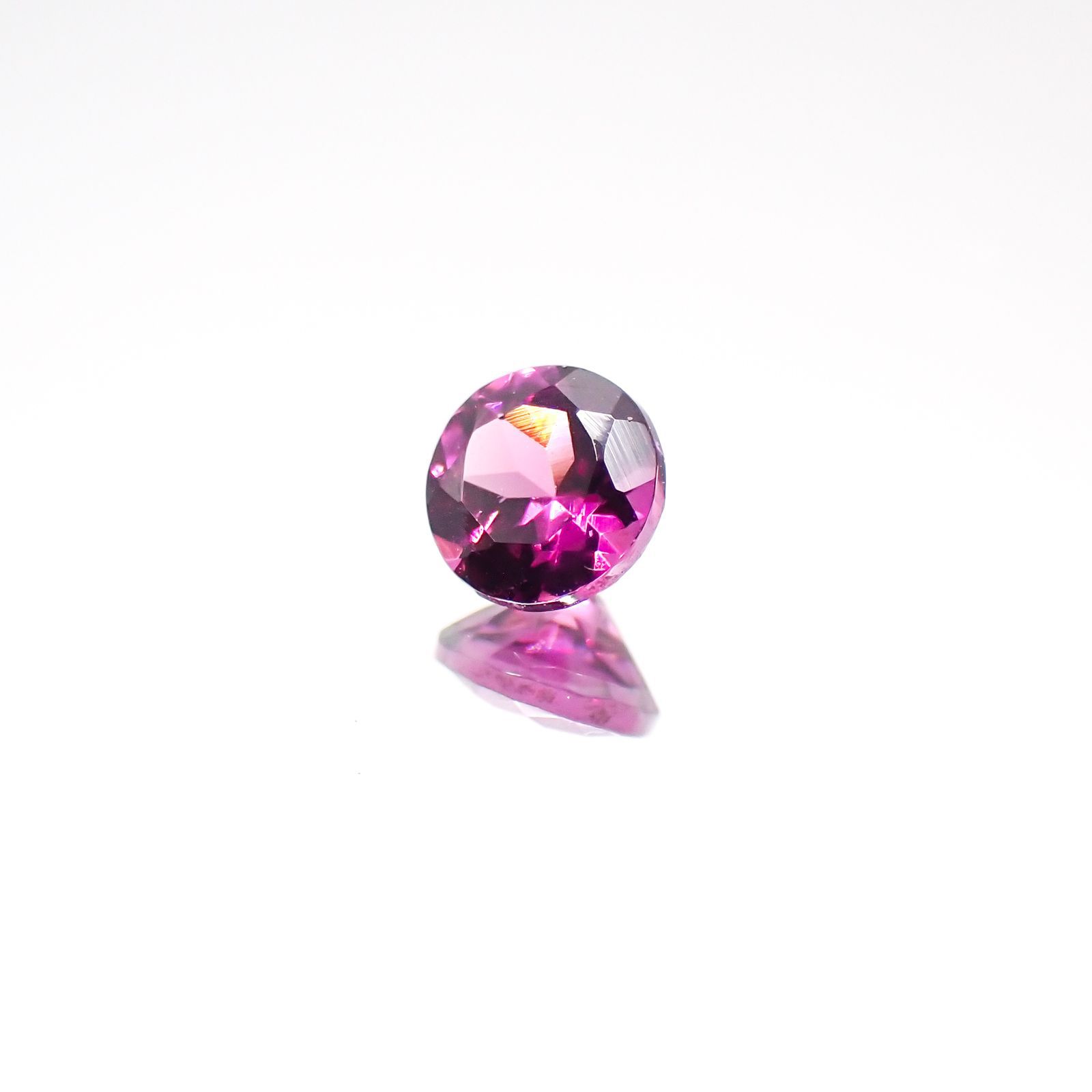 マラヤガーネット(宝石名ガーネット)タンザニア産 0.37ct 識別済[230823053]4.1x4.1mm前後