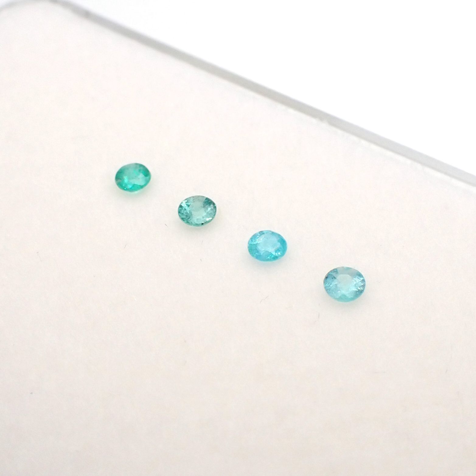 パライバトルマリン カラーグラデーション4pcsセット ブラジル産 0.18ct(4pcs合計)[230220485]2.2-2.3x2.2-2.3mm前後