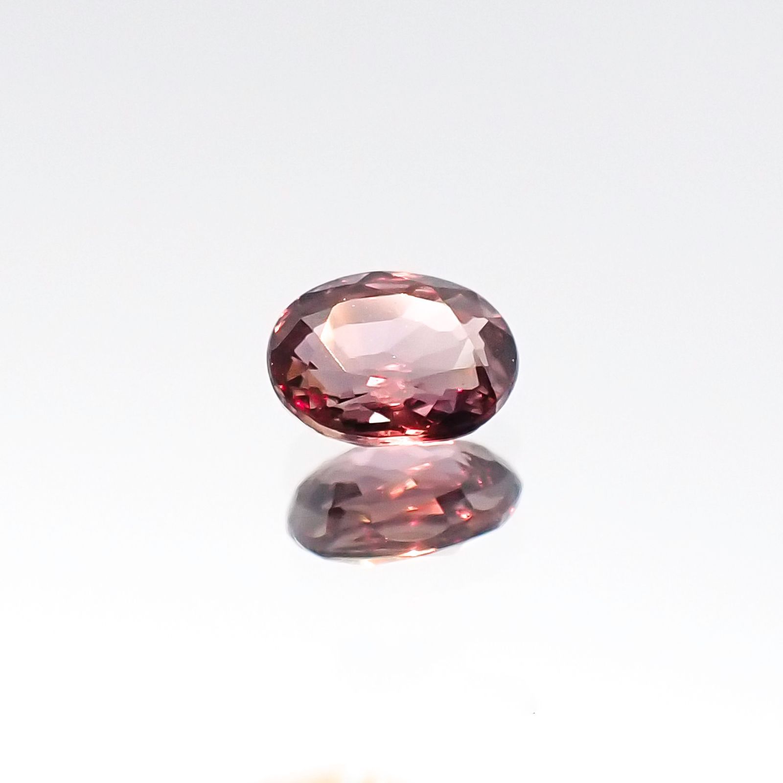カラーチェンジサファイア 非加熱(宝石名サファイア)タンザニア産 0.34ct 識別済[231023985]4.6x3.5mm前後