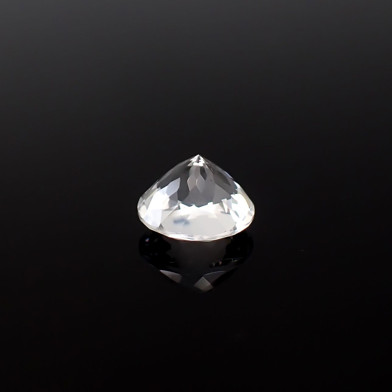 日本水晶 宮崎県板谷産 1.49ct / 7.6x7.4mm前後 [260632425]